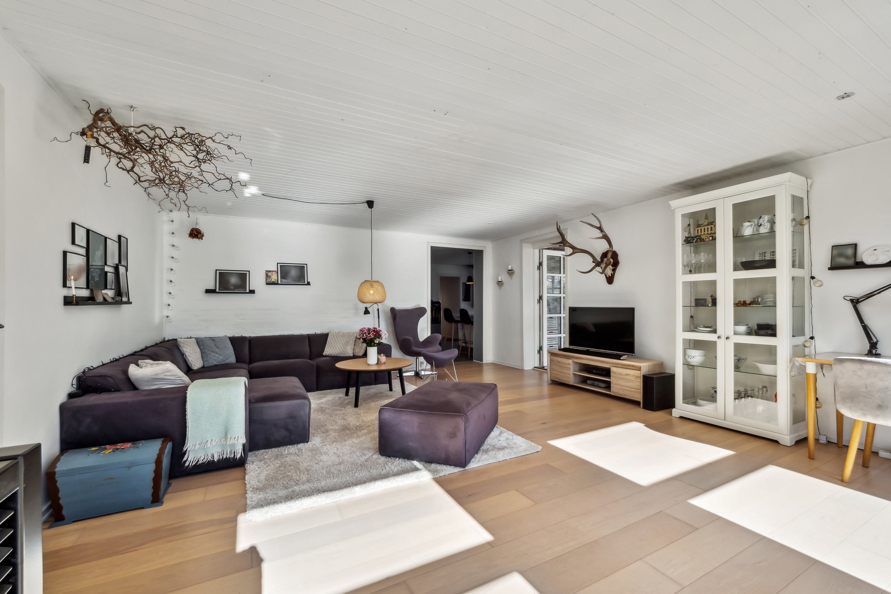 Fremhævet stue billede i fuldskærmstilstand. Billede af Solsortevej 25, 7900 Nykøbing M