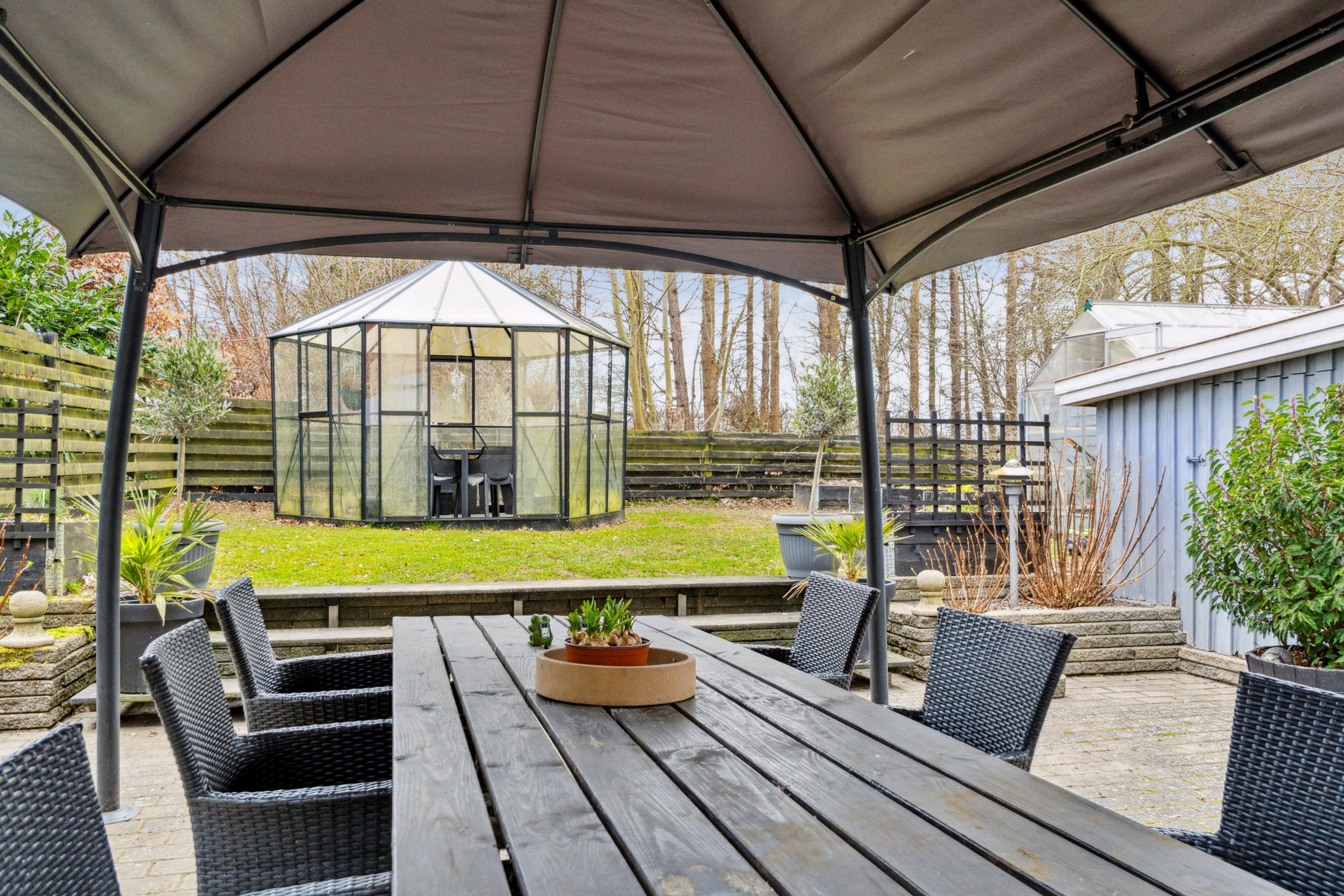 Fremhævet overdækket terrasse billede i fuldskærmstilstand. Billede af Viemose Gade 89, 4771 Kalvehave