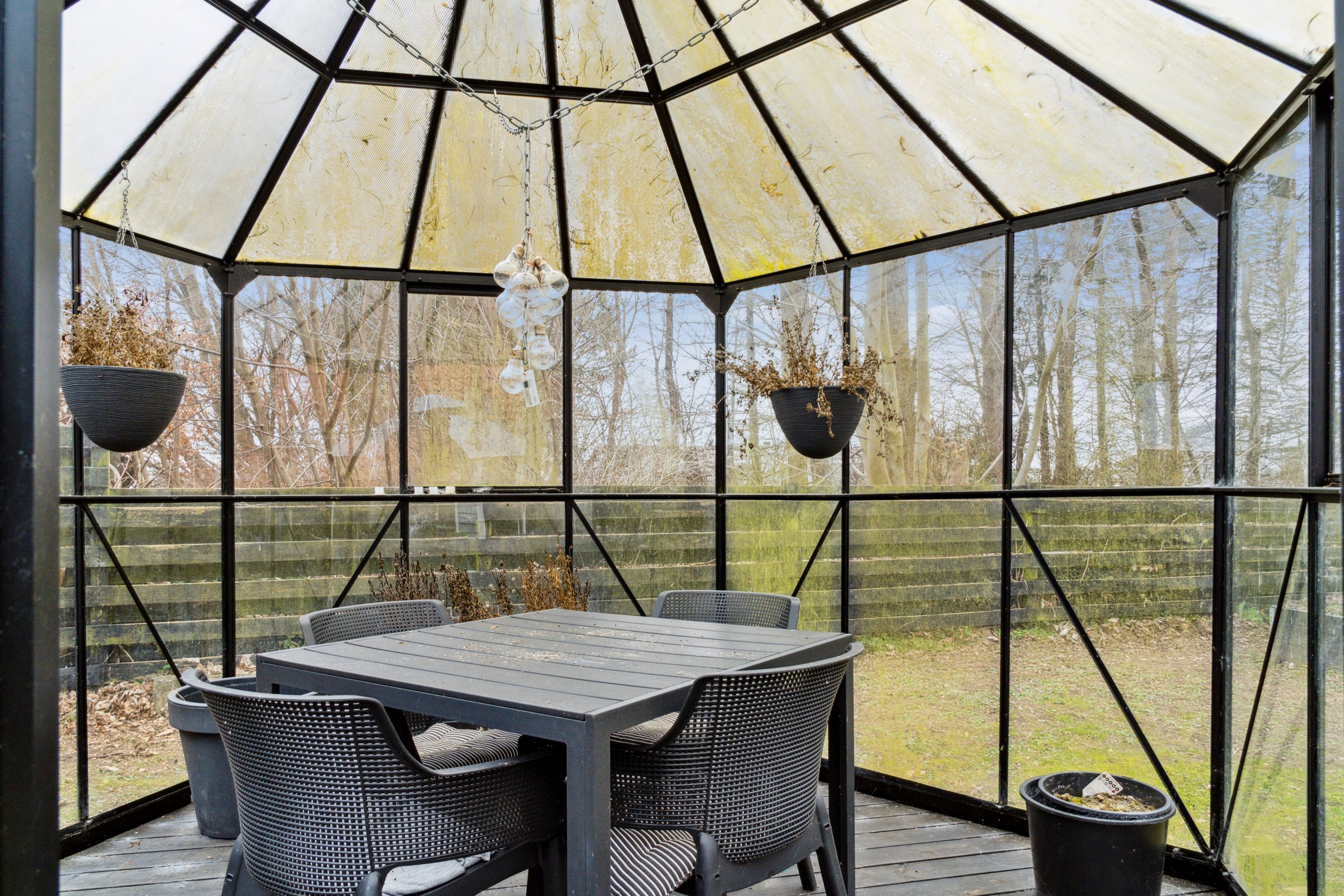 Fremhævet overdækket terrasse billede i fuldskærmstilstand. Billede af Viemose Gade 89, 4771 Kalvehave