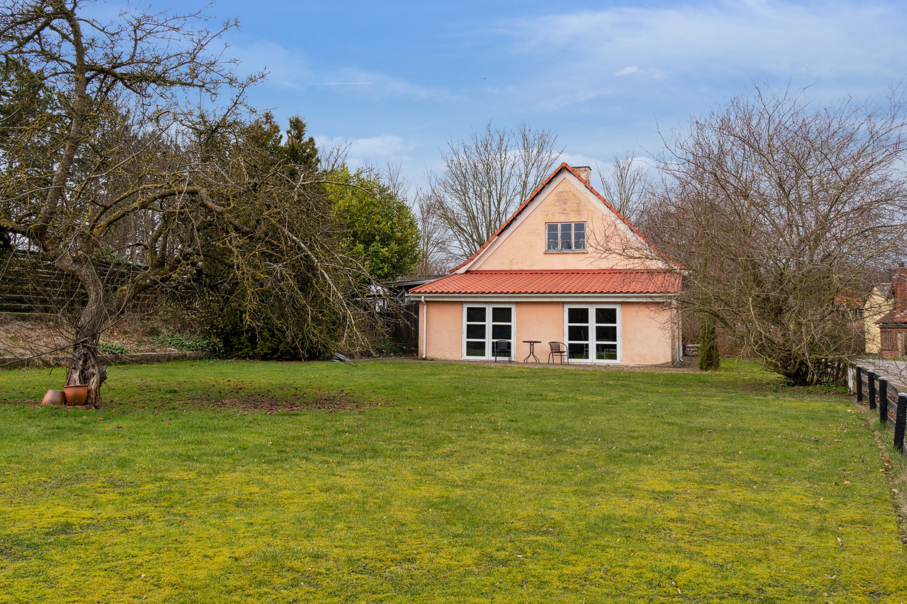 Fremhævet set fra haven billede i fuldskærmstilstand. Billede af Viemose Gade 89, 4771 Kalvehave