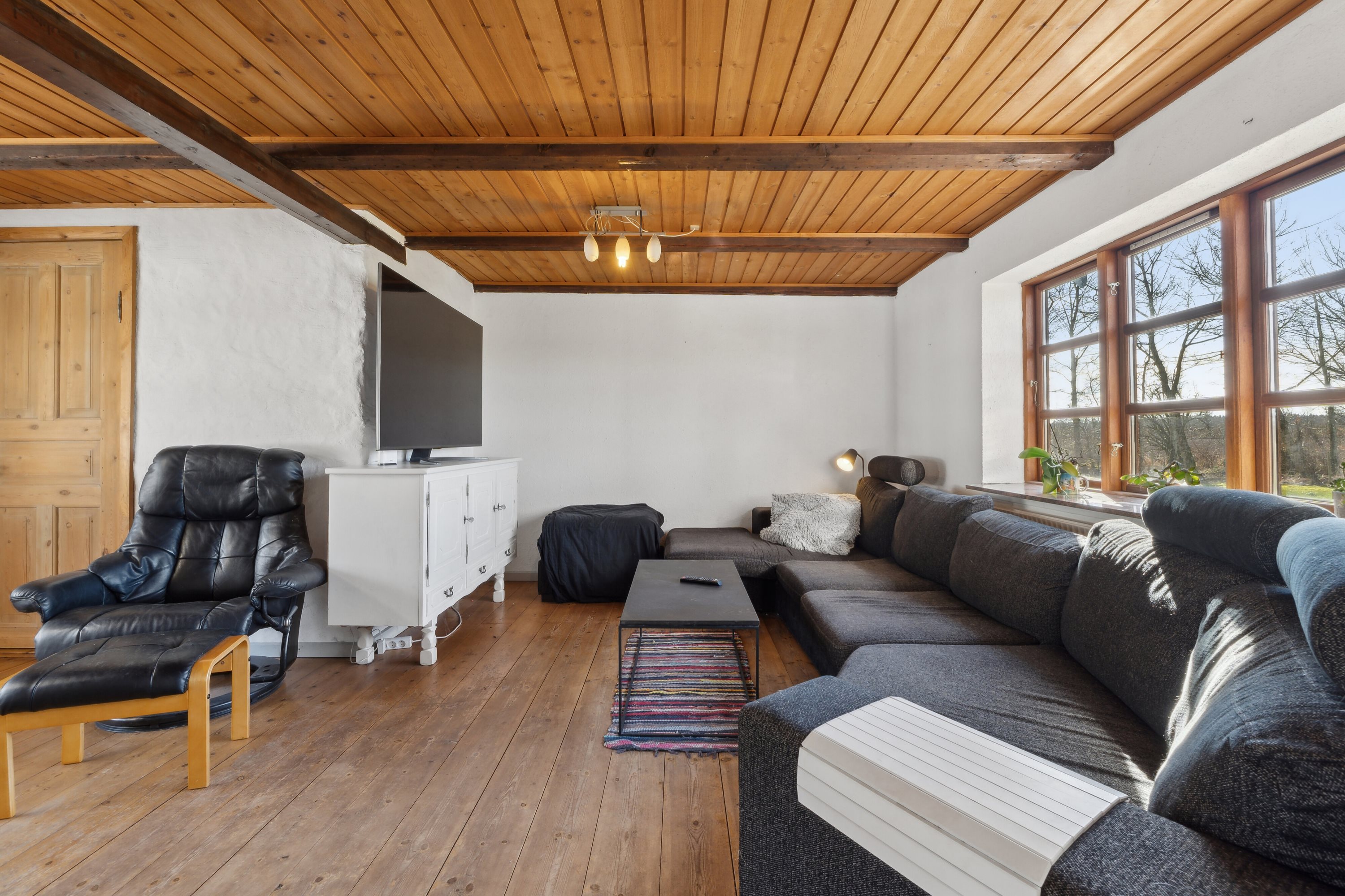 Fremhævet stue billede i fuldskærmstilstand. Billede af Ruskærvej 23, Ilskov, 7451 Sunds