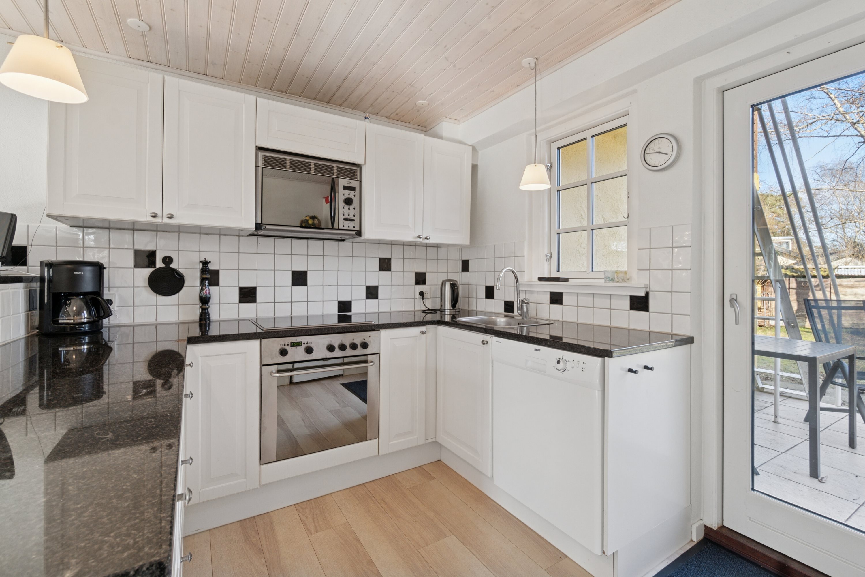 Fremhævet køkken billede i fuldskærmstilstand. Billede af Myrevej 5B, Balka, 3730 Nexø