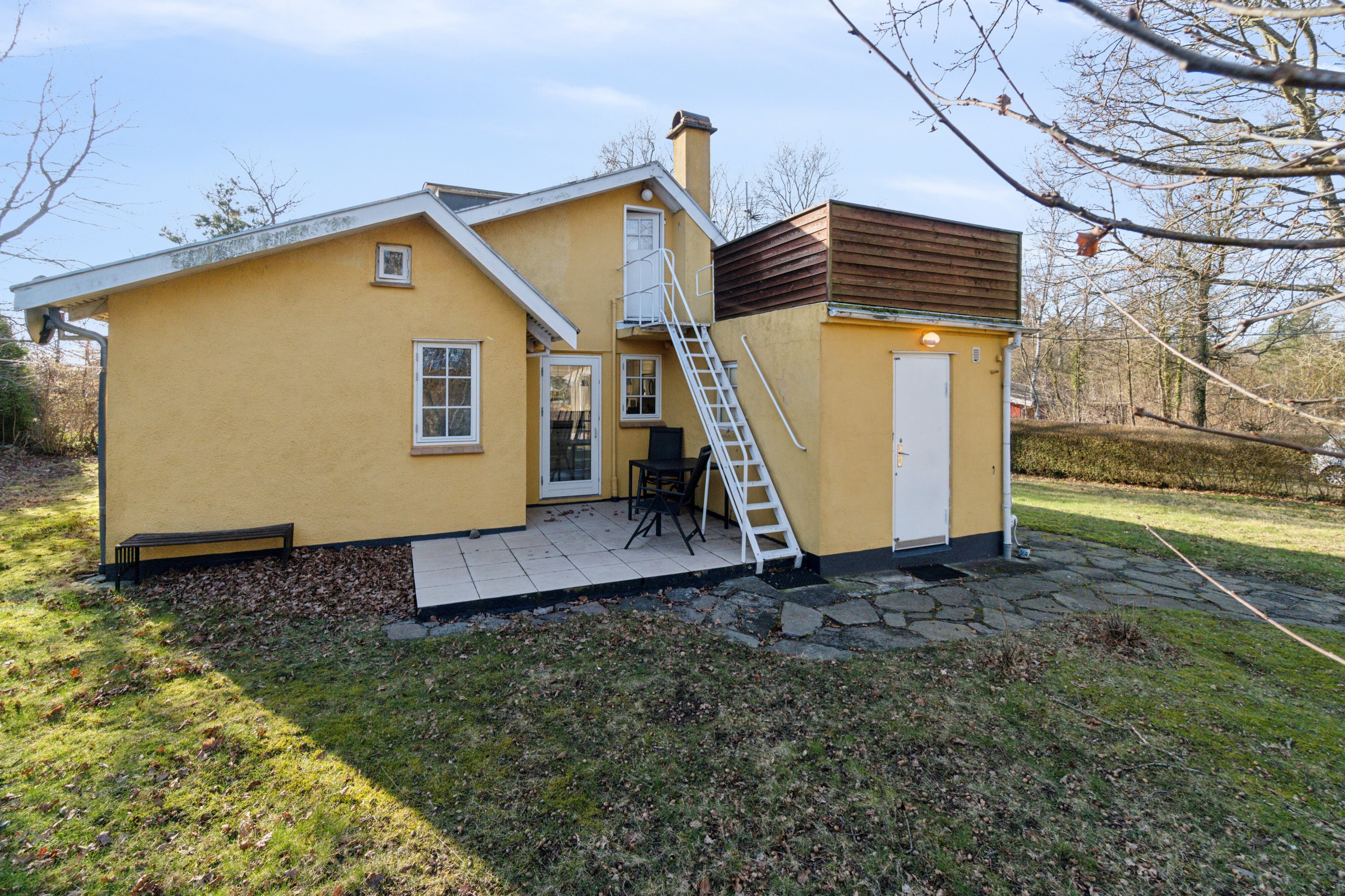 Fremhævet set fra haven billede i fuldskærmstilstand. Billede af Myrevej 5B, Balka, 3730 Nexø