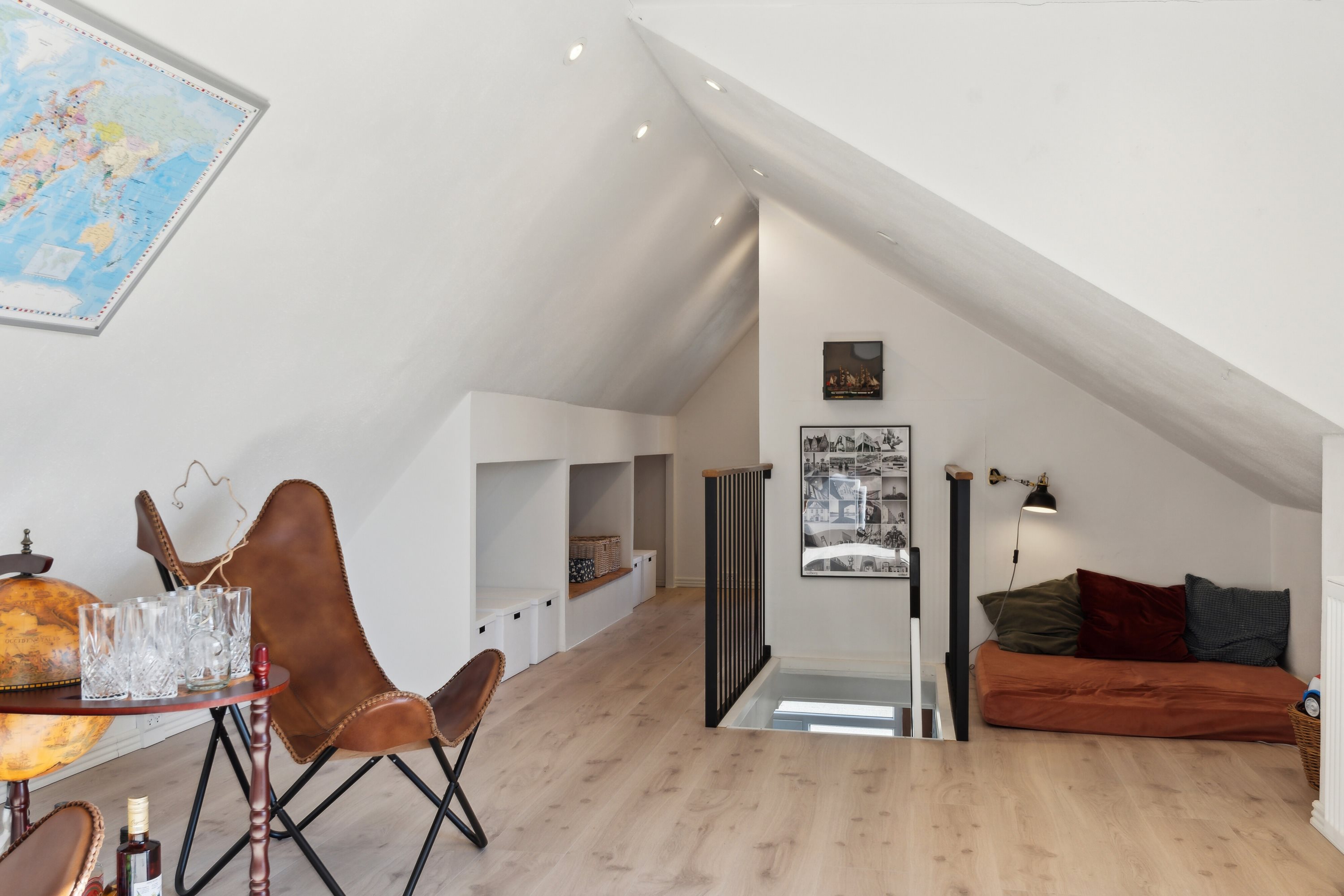 Fremhævet stue billede i fuldskærmstilstand. Billede af Sct Hans Vej 12, 9800 Hjørring