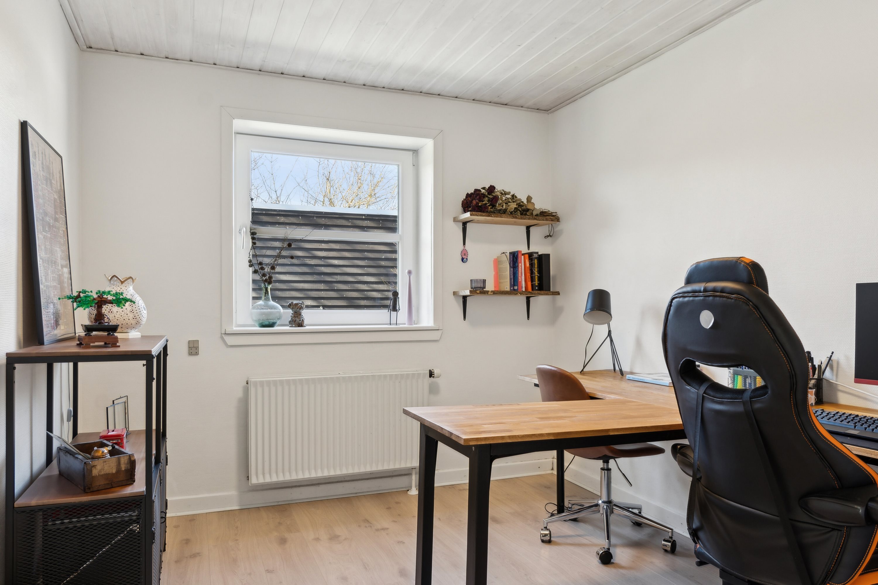 Fremhævet arbejdsværelse billede i fuldskærmstilstand. Billede af Sct Hans Vej 12, 9800 Hjørring