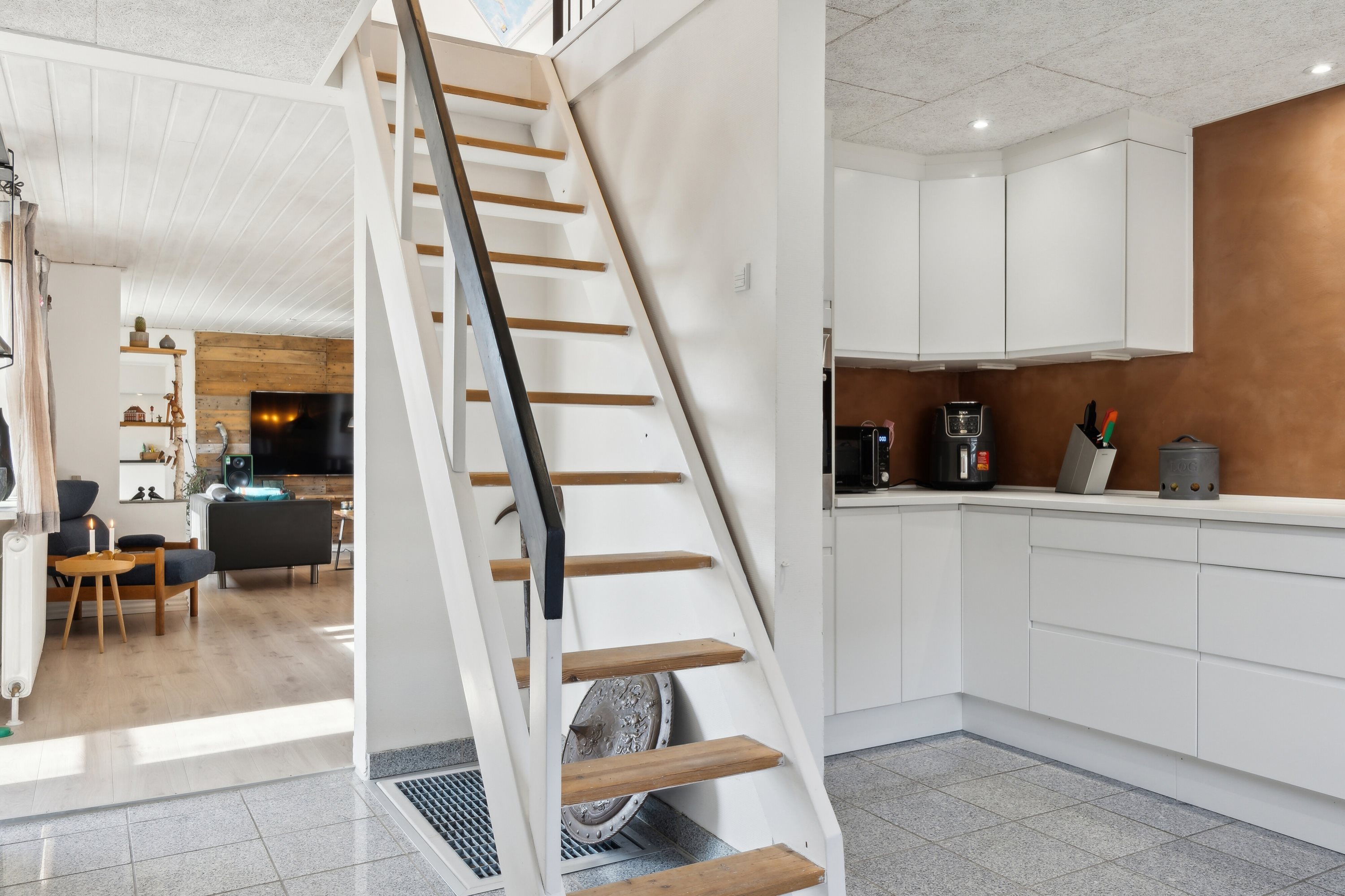 Fremhævet trappe billede i fuldskærmstilstand. Billede af Sct Hans Vej 12, 9800 Hjørring