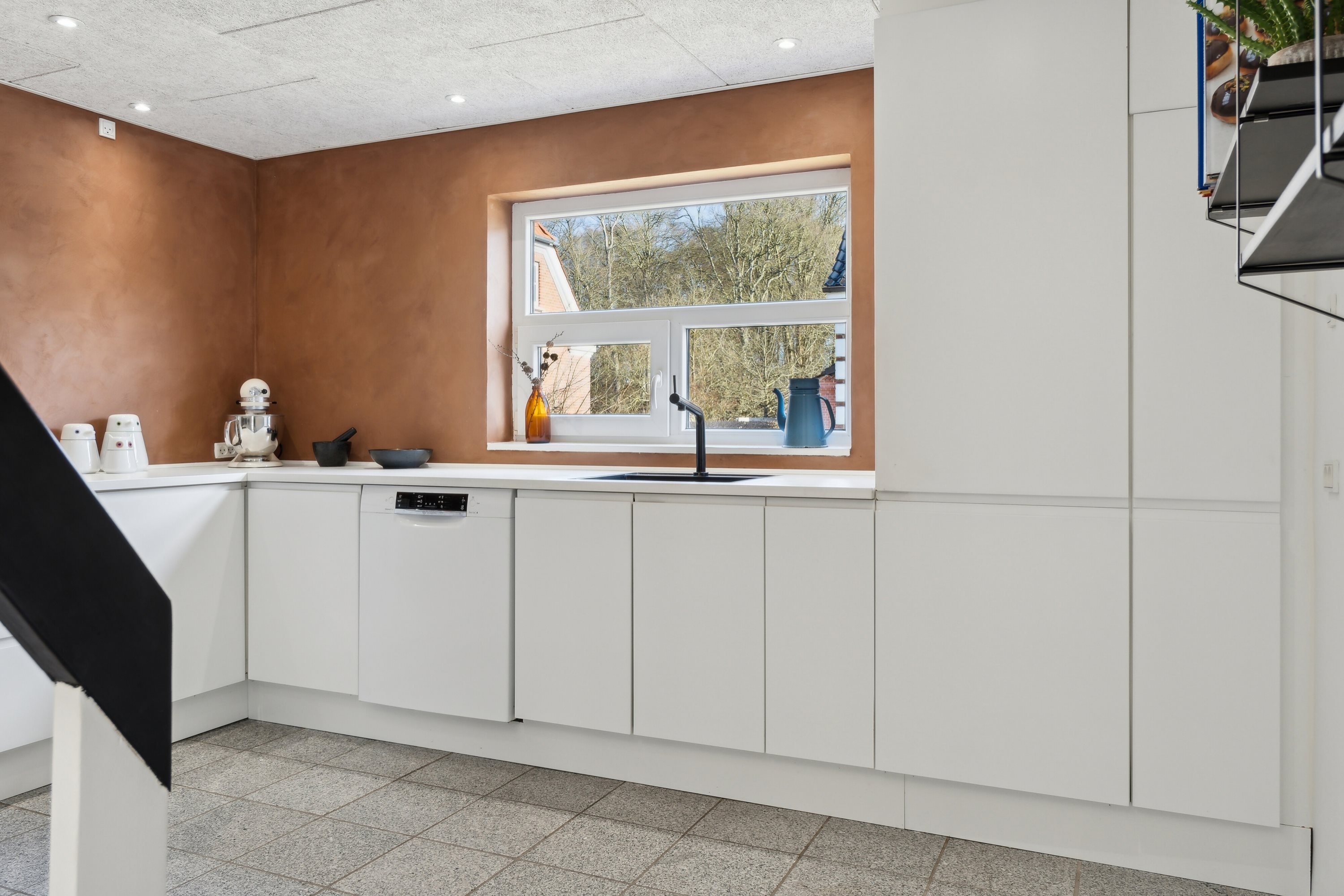 Fremhævet køkken billede i fuldskærmstilstand. Billede af Sct Hans Vej 12, 9800 Hjørring