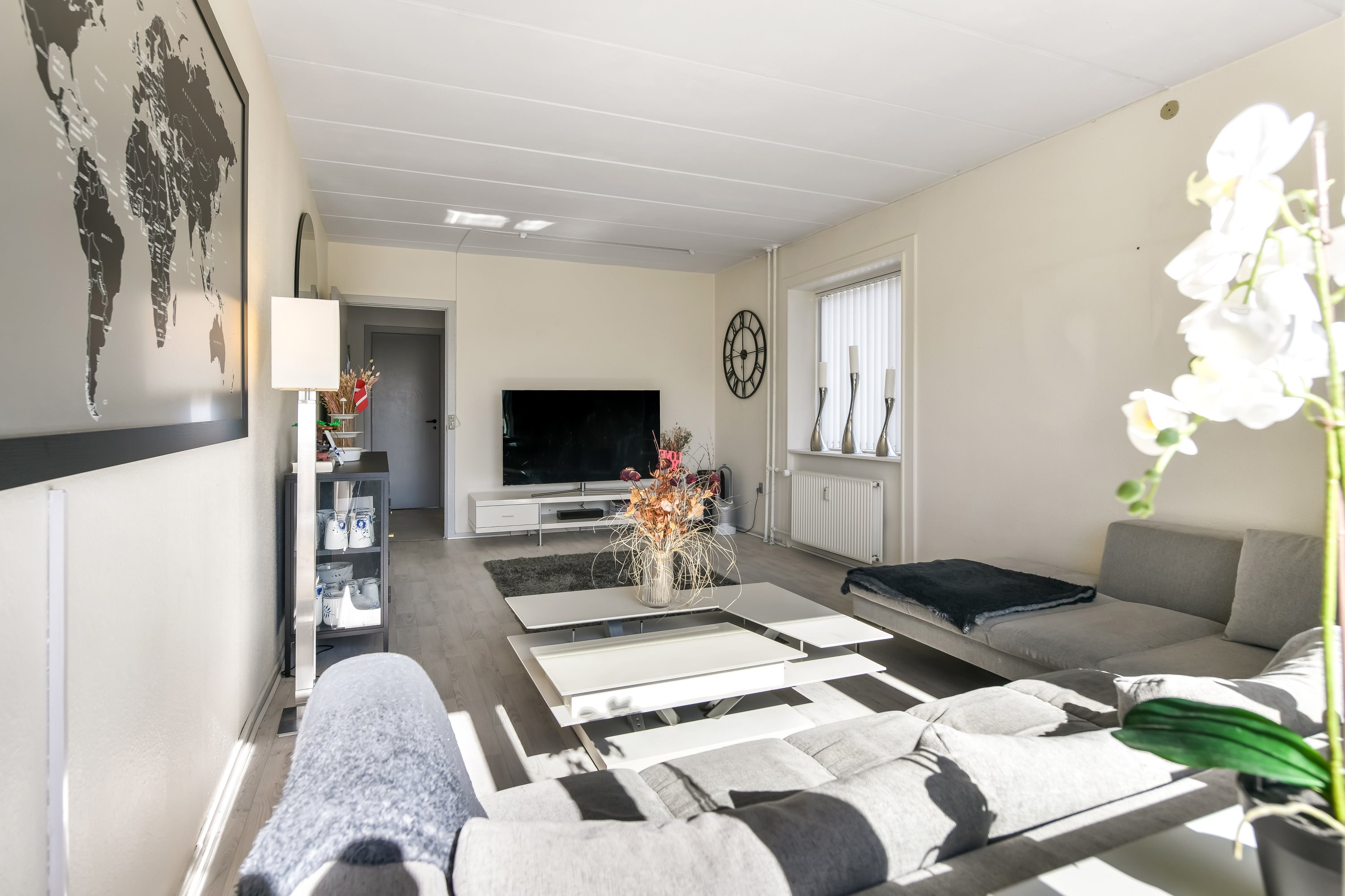 Fremhævet stue billede i fuldskærmstilstand. Billede af Skoleparken 27, st.. th., 6705 Esbjerg Ø