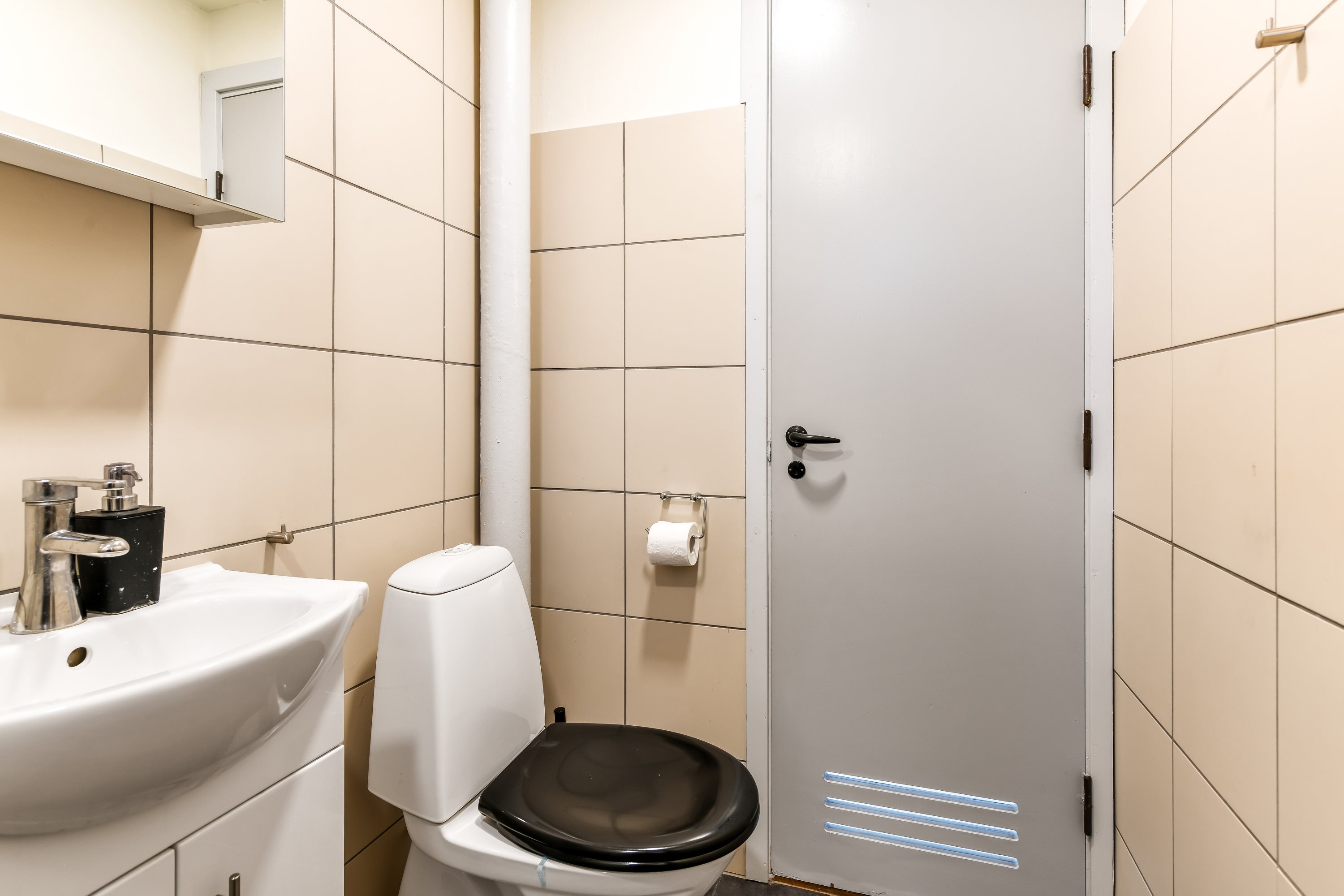 Fremhævet toilet billede i fuldskærmstilstand. Billede af Skoleparken 27, st.. th., 6705 Esbjerg Ø