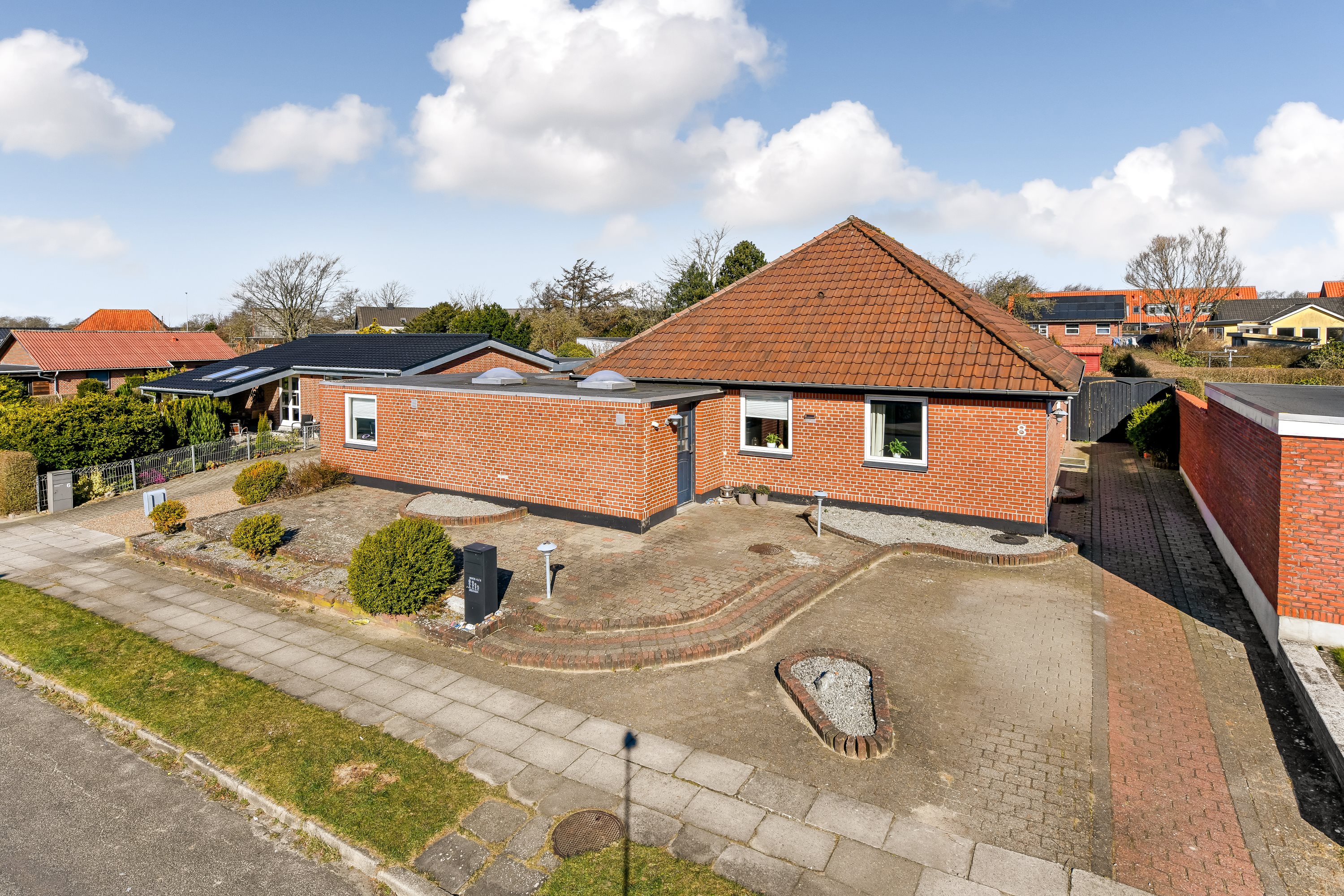 Miniaturebillede 1: ejendommen. Billede af Mimers Alle 8, Esbjerg, 6705 Esbjerg Ø