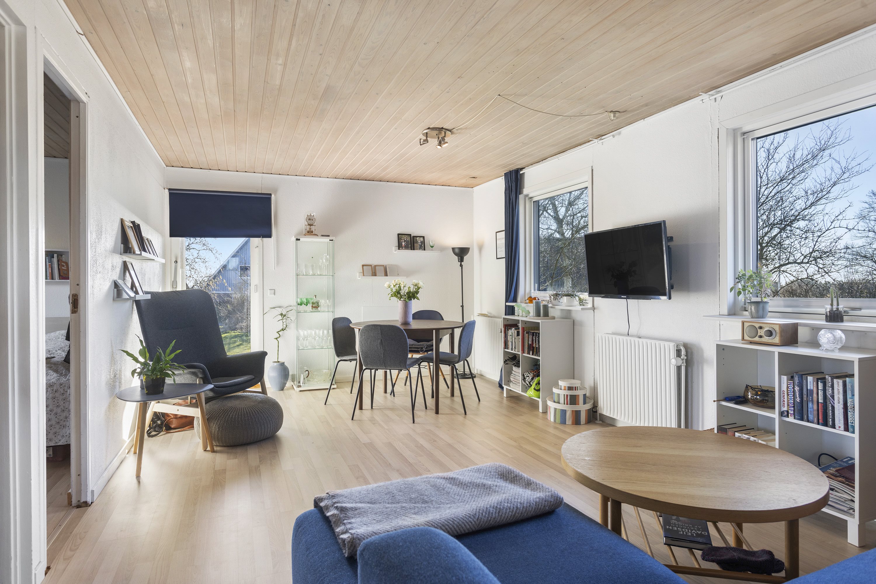 Fremhævet stue billede i fuldskærmstilstand. Billede af Østkystvejen 309A, Voerså, 9300 Sæby