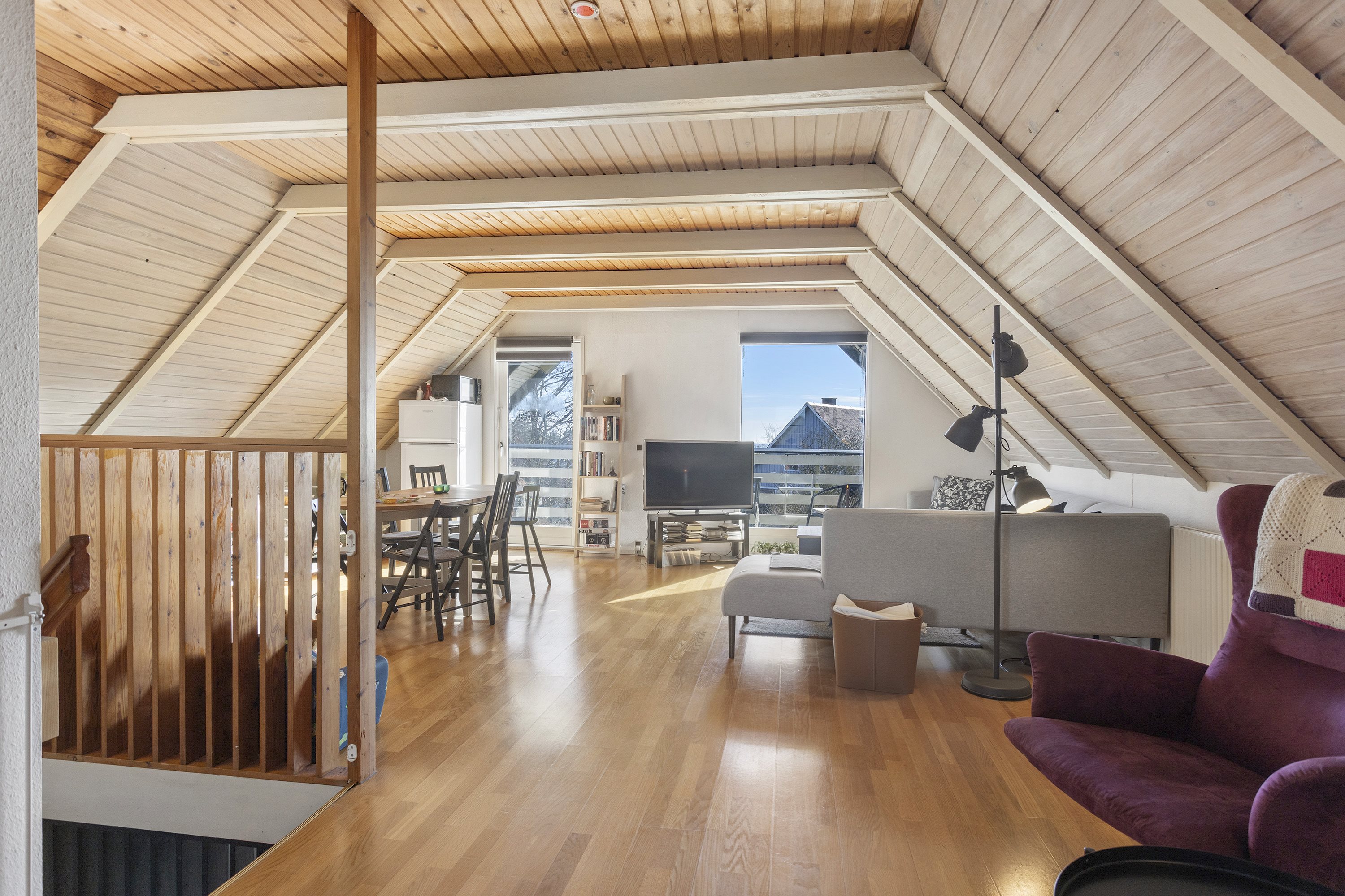 Fremhævet stue billede i fuldskærmstilstand. Billede af Østkystvejen 309A, Voerså, 9300 Sæby