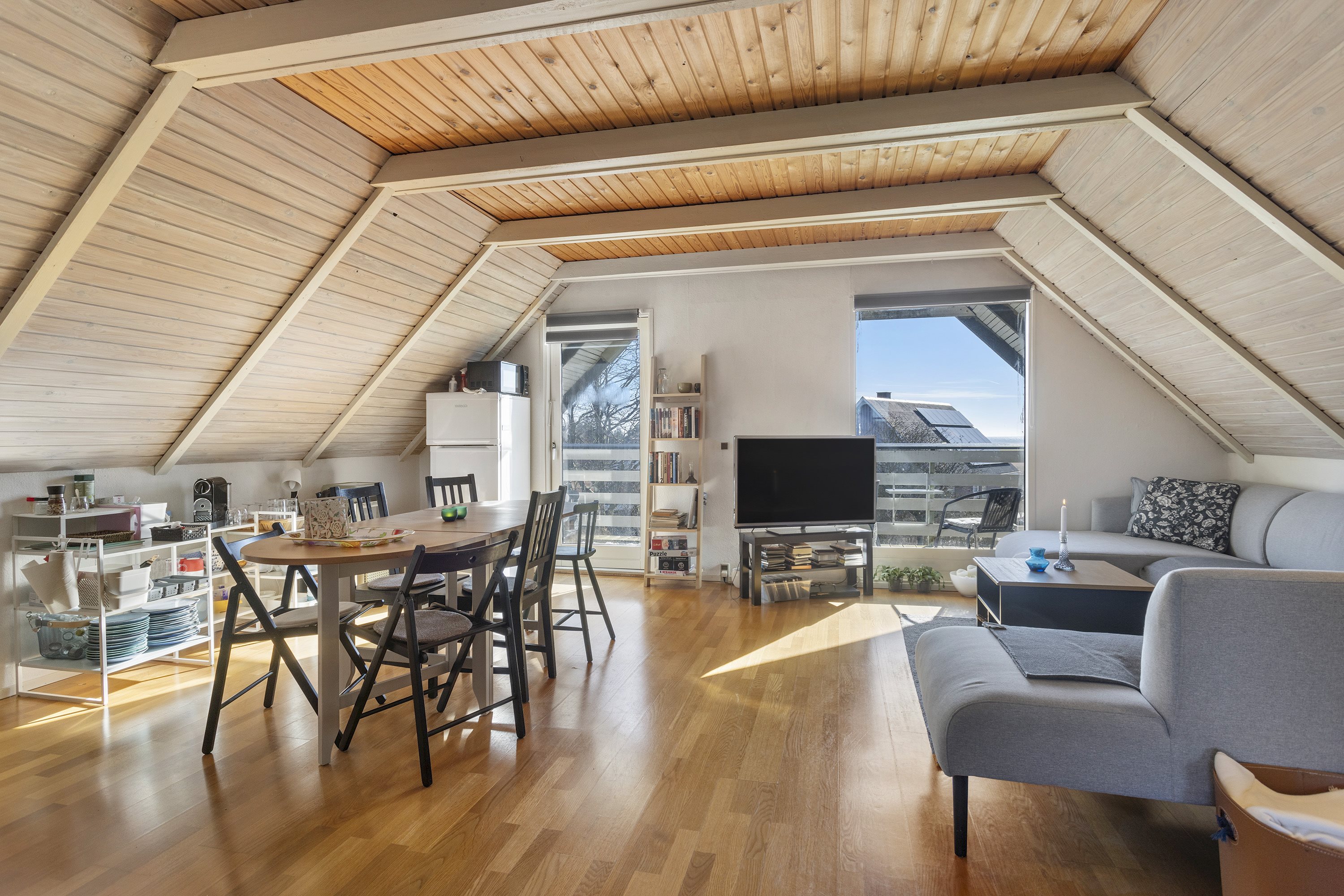 Fremhævet stue billede i fuldskærmstilstand. Billede af Østkystvejen 309A, Voerså, 9300 Sæby