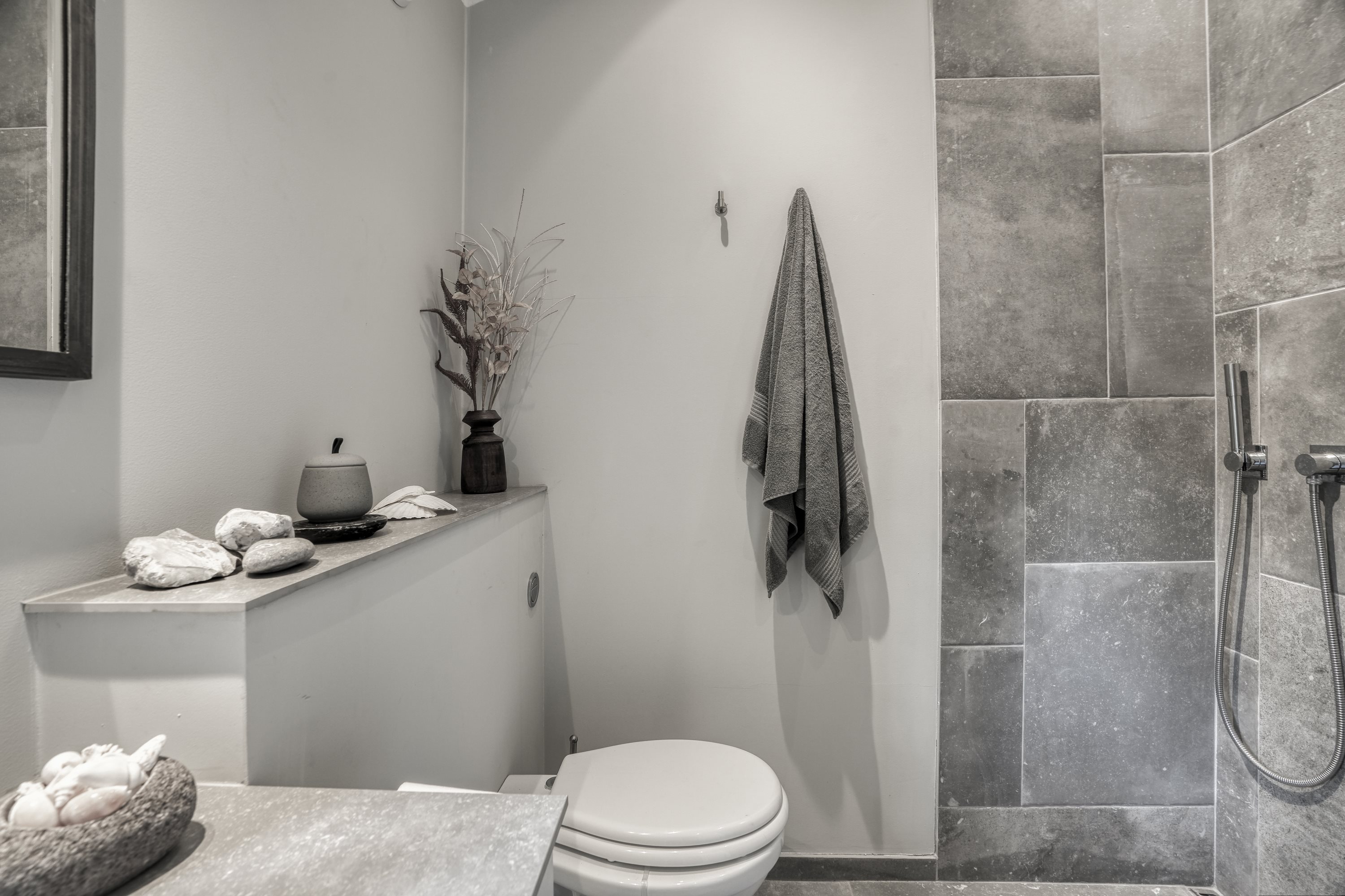 Fremhævet badeværelse i anneks billede i fuldskærmstilstand. Billede af Gyvelvej 18, 3100 Hornbæk