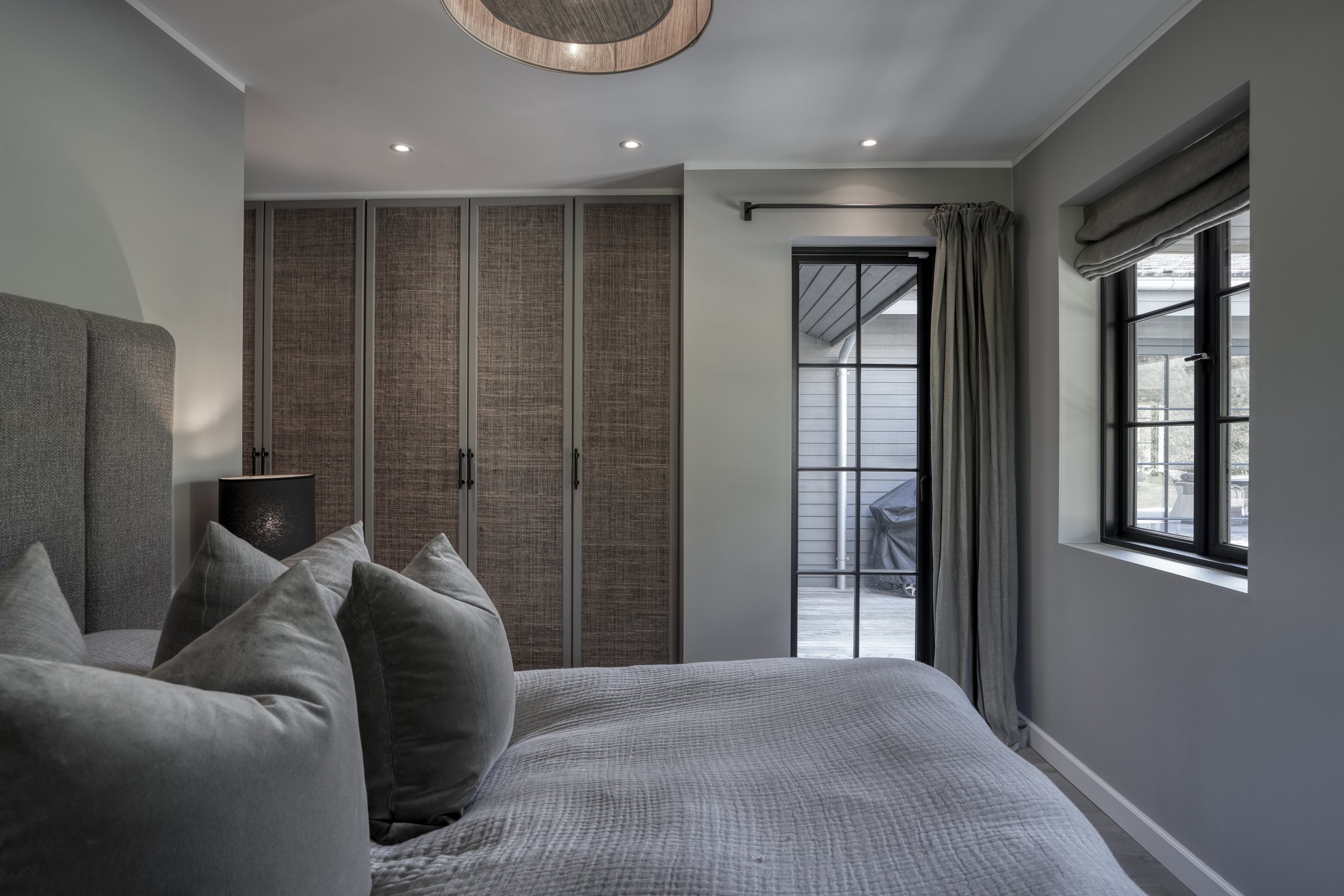 Fremhævet værelse med udgang til terrasse billede i fuldskærmstilstand. Billede af Gyvelvej 18, 3100 Hornbæk