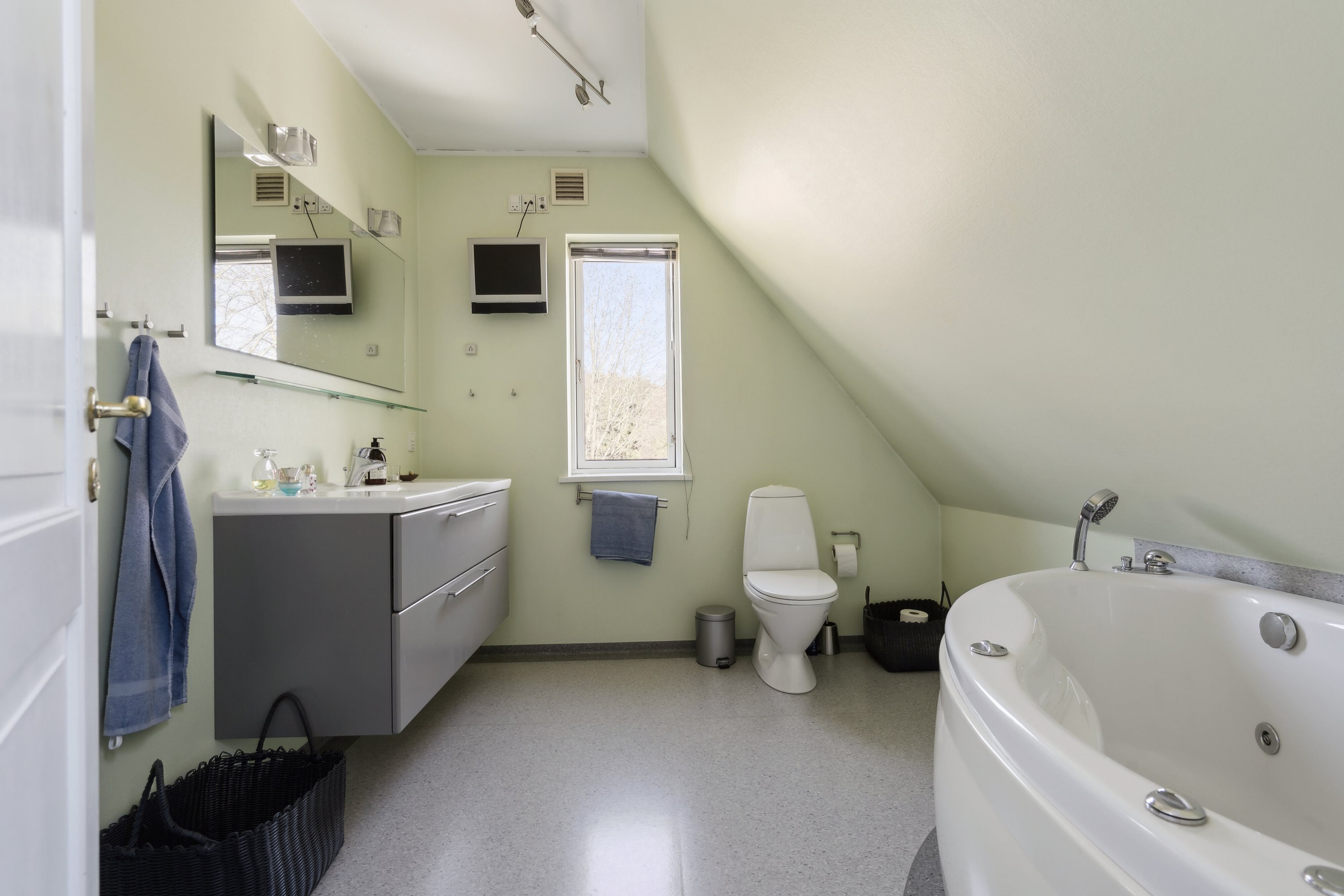 Fremhævet badeværelse billede i fuldskærmstilstand. Billede af Lindbjerg 33, 6200 Aabenraa