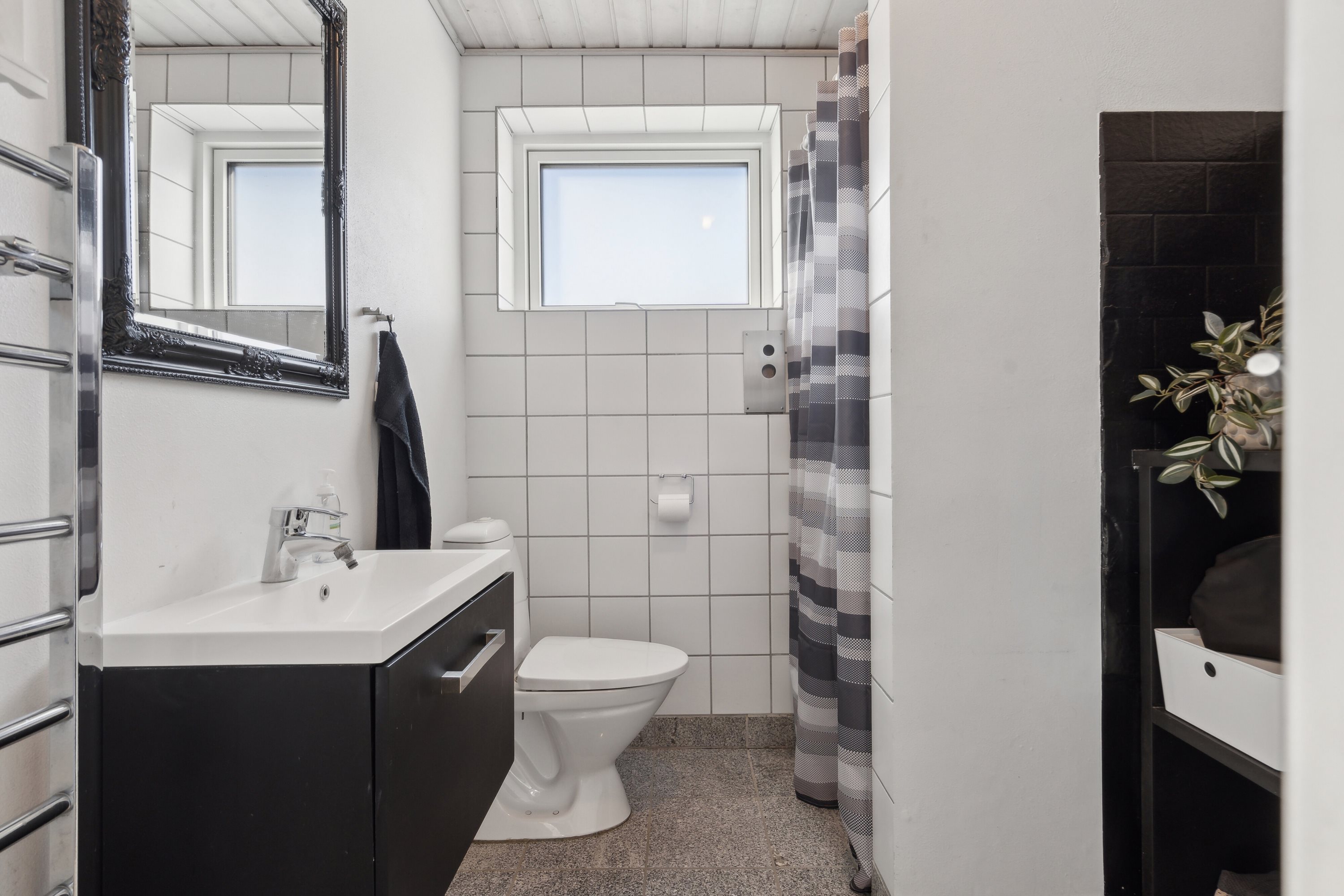 Fremhævet badeværelse billede i fuldskærmstilstand. Billede af Skravevej 2, Københoved, 6630 Rødding