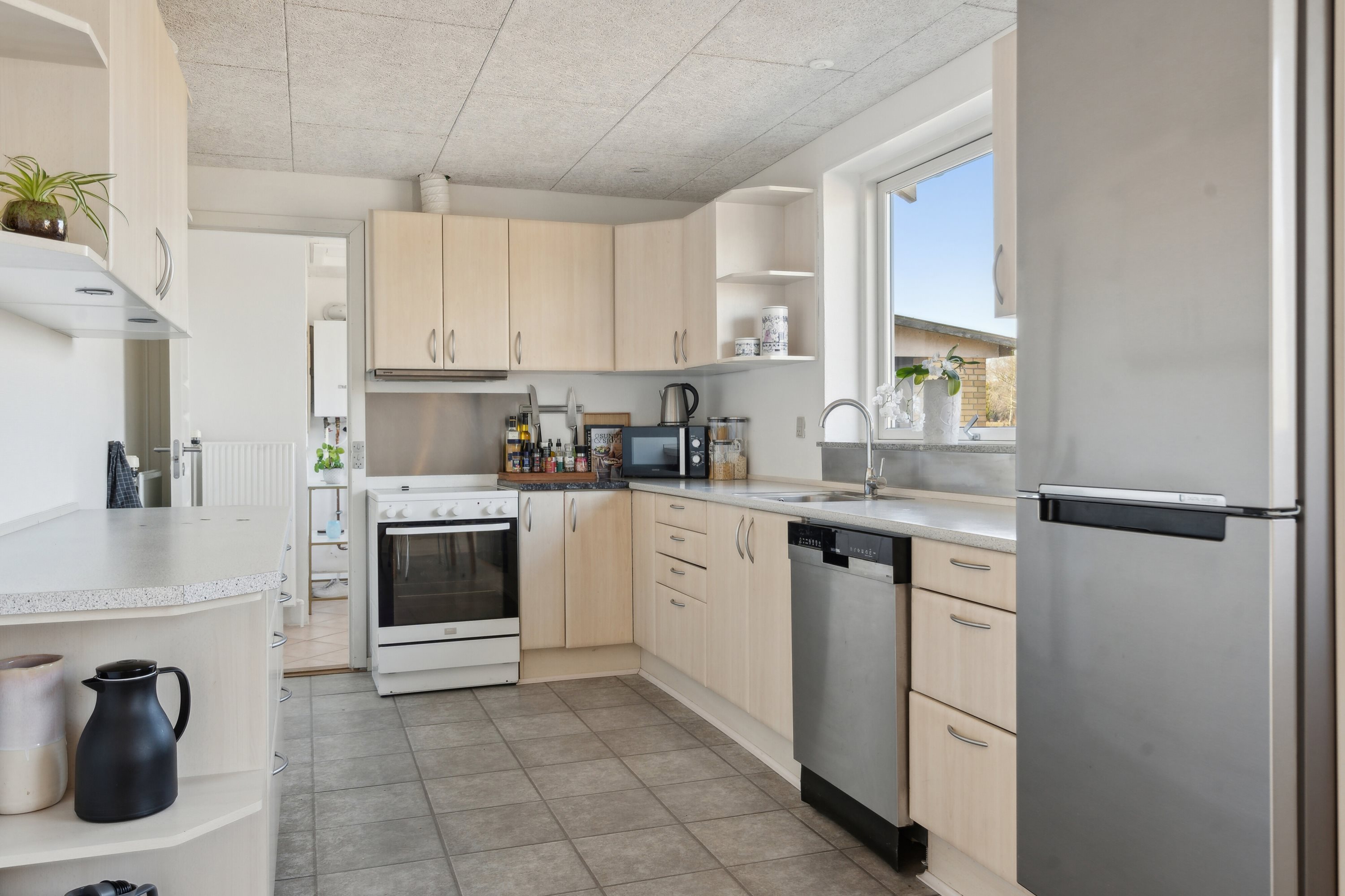 Fremhævet køkken billede i fuldskærmstilstand. Billede af Skravevej 2, Københoved, 6630 Rødding