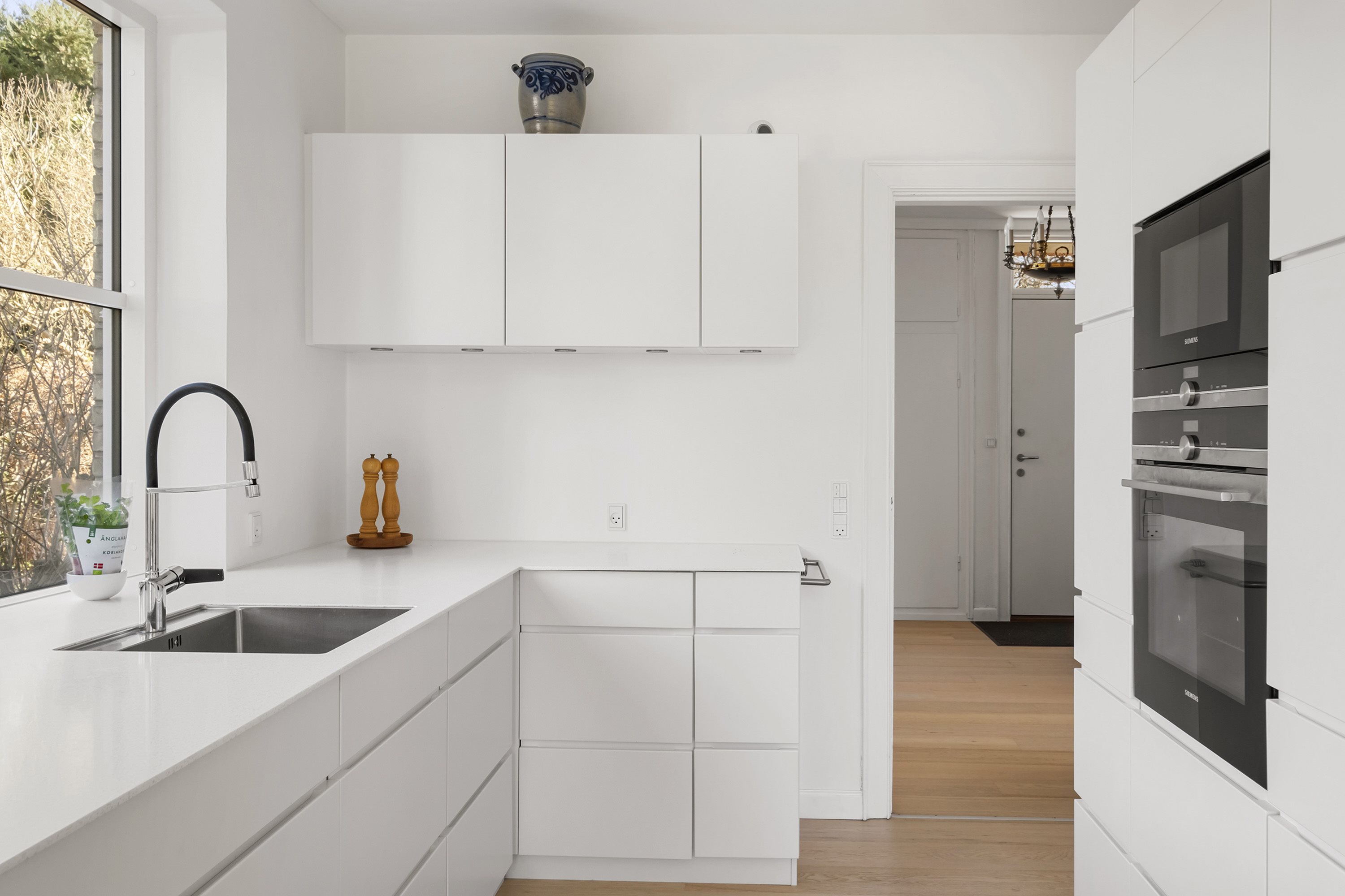 Fremhævet køkken billede i fuldskærmstilstand. Billede af Skovholmvej 4, 2920 Charlottenlund