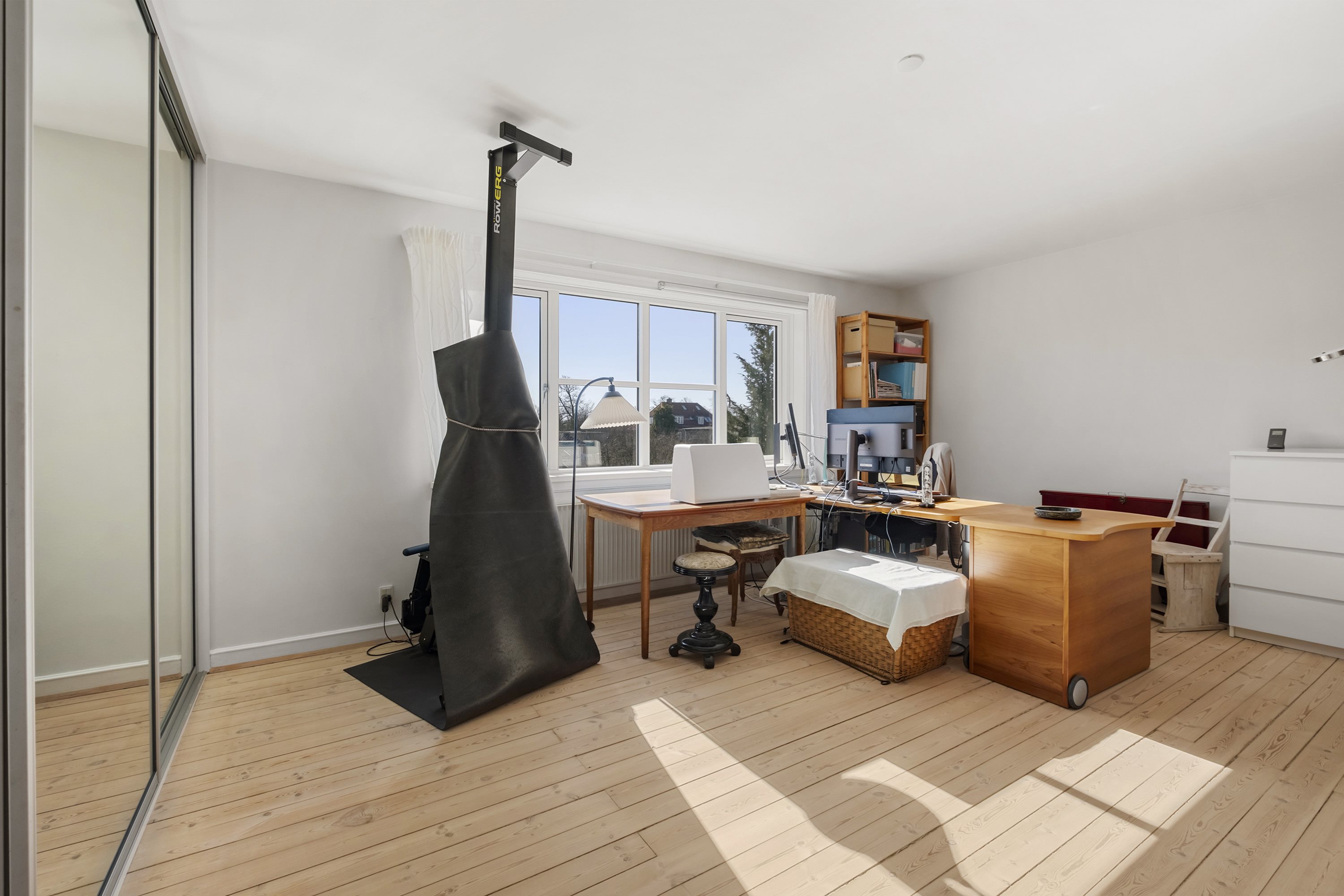 Fremhævet kontor billede i fuldskærmstilstand. Billede af Skovholmvej 4, 2920 Charlottenlund