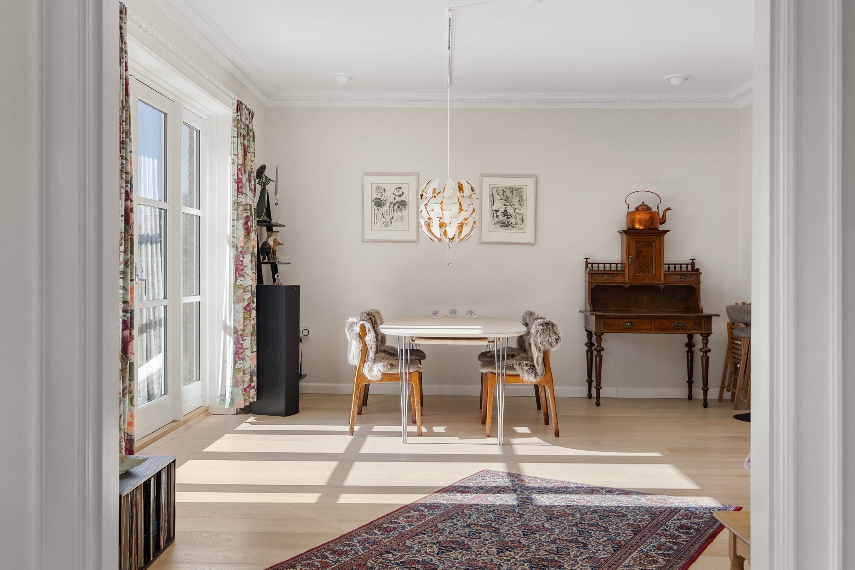 Fremhævet spisestue billede i fuldskærmstilstand. Billede af Skovholmvej 4, 2920 Charlottenlund