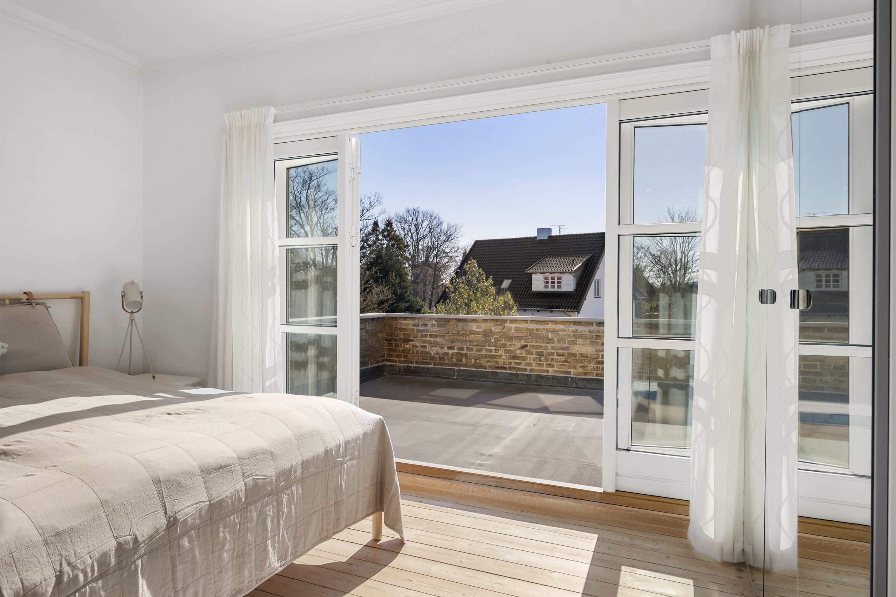 Fremhævet soveværelse billede i fuldskærmstilstand. Billede af Skovholmvej 4, 2920 Charlottenlund