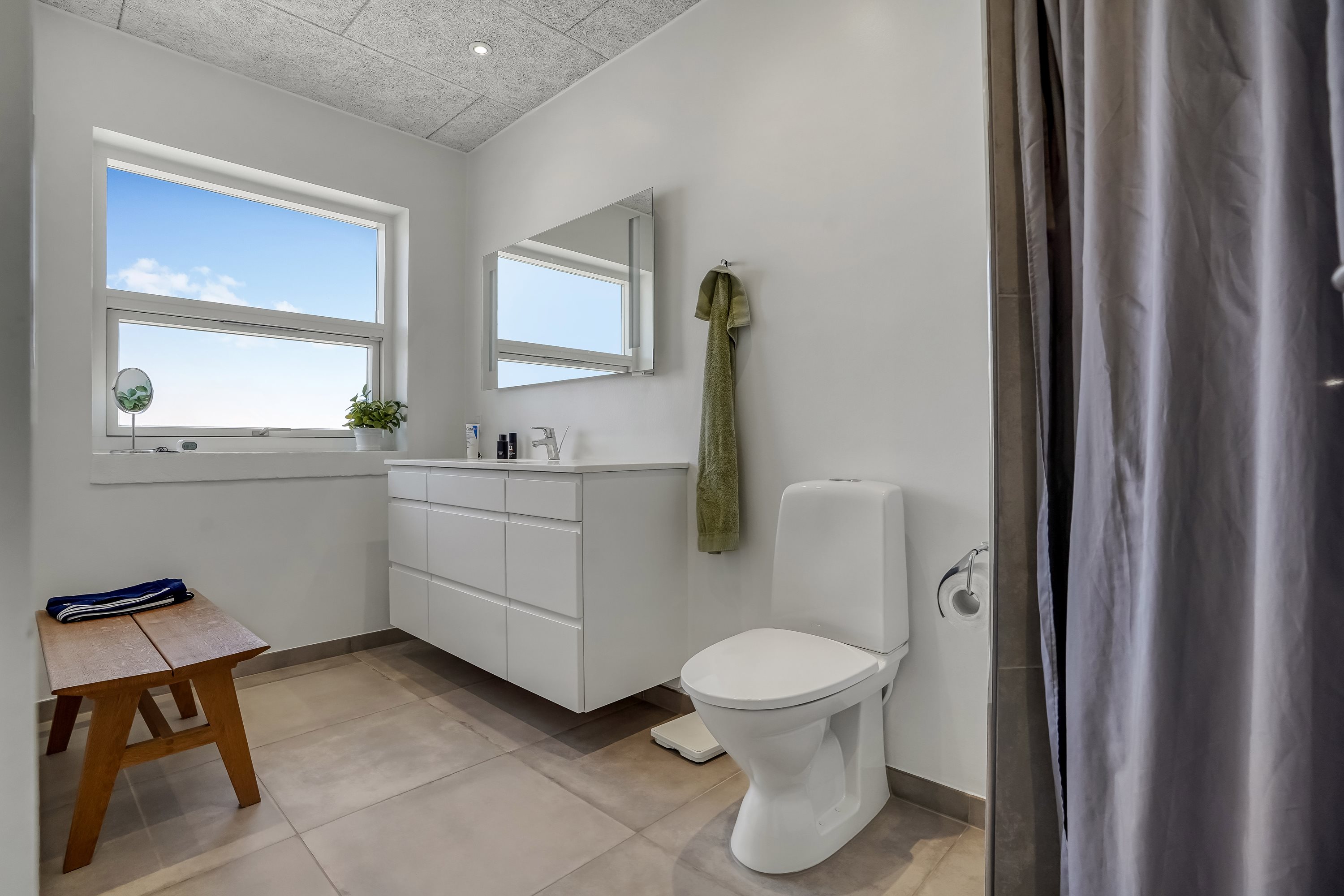 Fremhævet toilet billede i fuldskærmstilstand. Billede af Kærvangen 14, Skrillinge, 5500 Middelfart