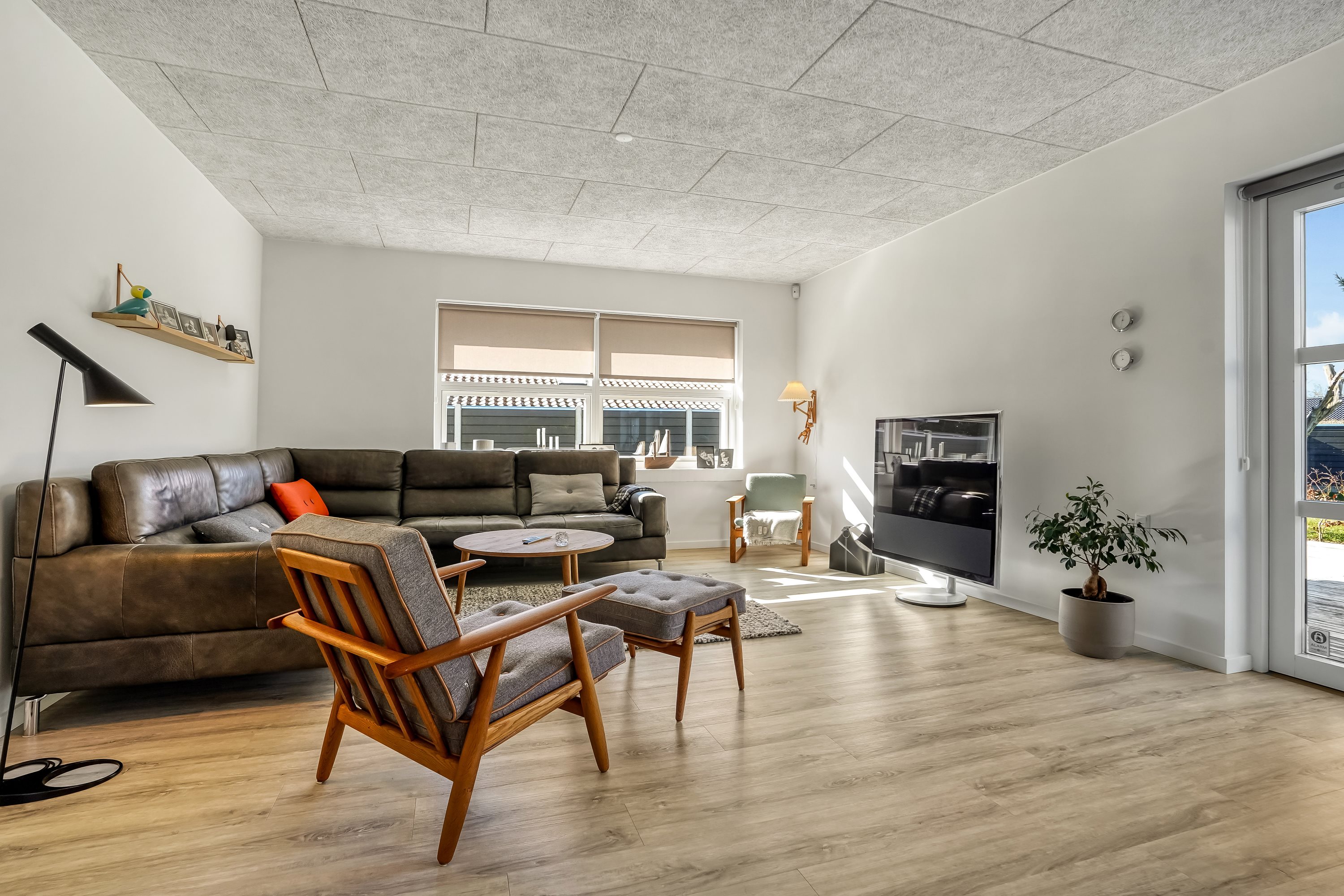 Fremhævet stue billede i fuldskærmstilstand. Billede af Kærvangen 14, Skrillinge, 5500 Middelfart