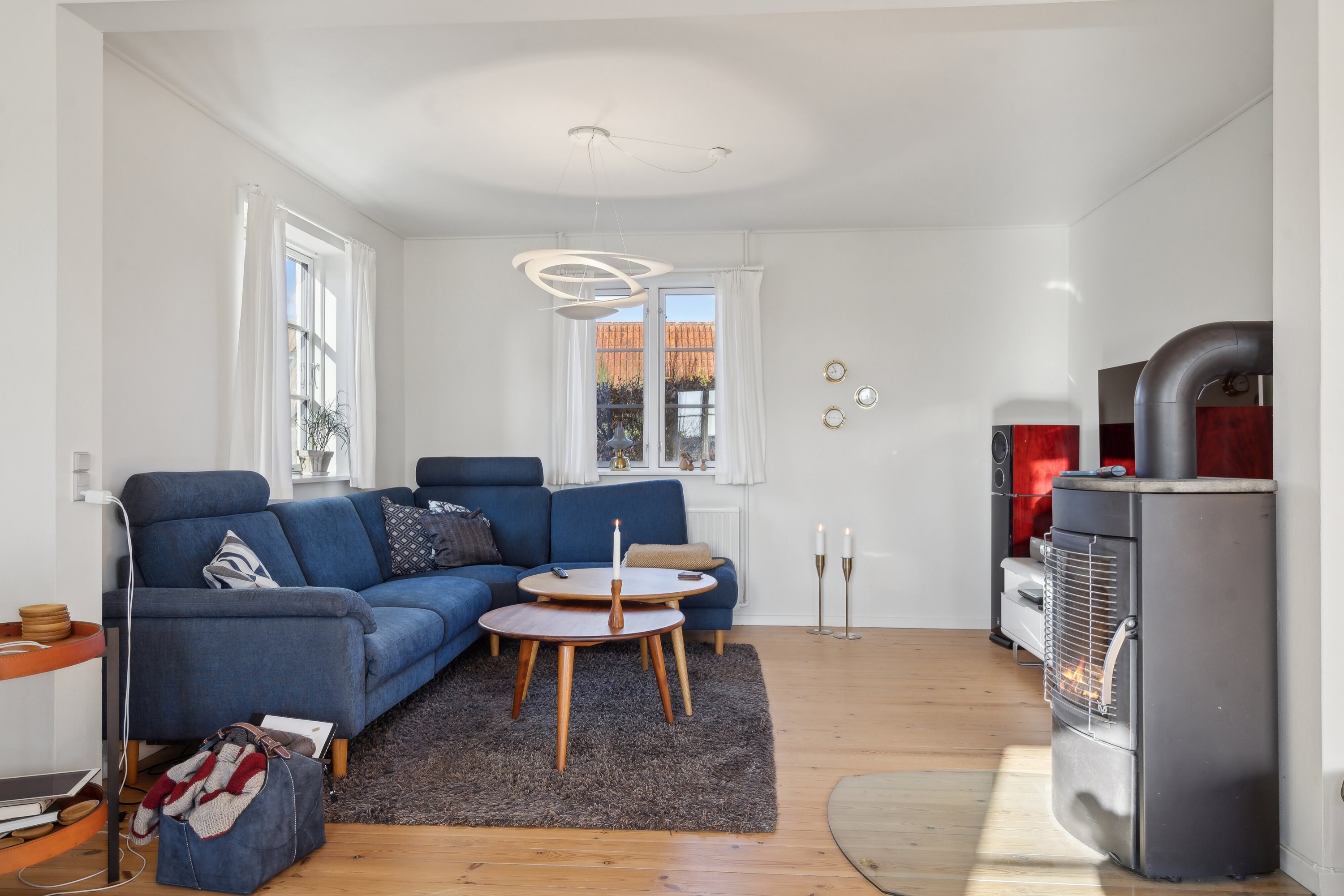 Fremhævet stue billede i fuldskærmstilstand. Billede af Bjørnøvej 100, 5700 Svendborg