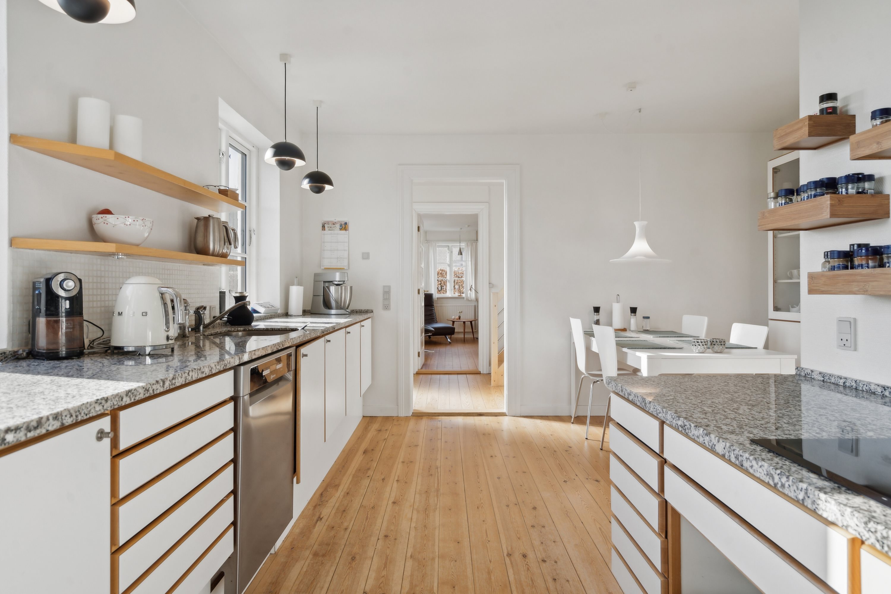 Fremhævet køkken billede i fuldskærmstilstand. Billede af Bjørnøvej 100, 5700 Svendborg