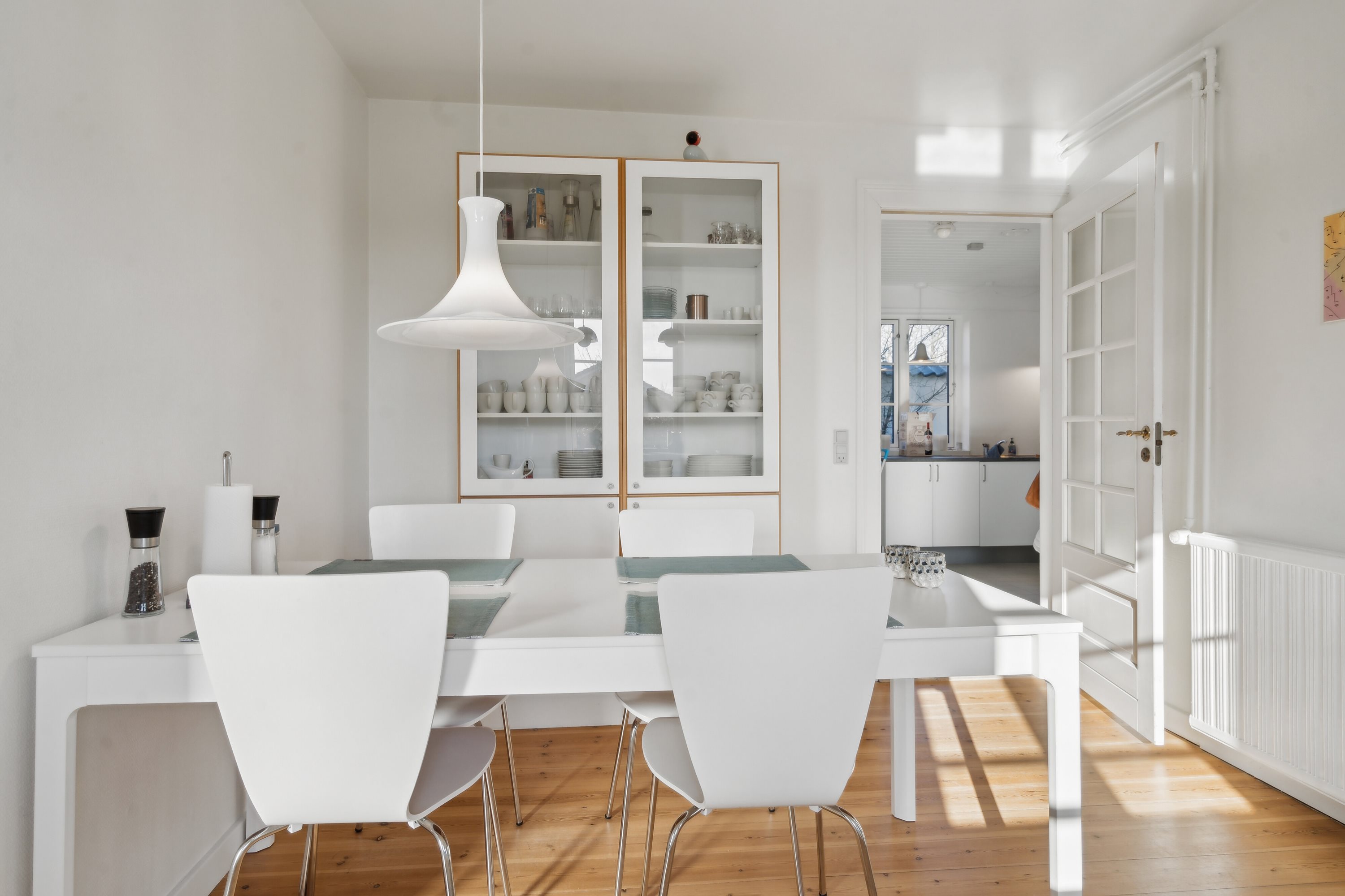 Fremhævet spisestue billede i fuldskærmstilstand. Billede af Bjørnøvej 100, 5700 Svendborg