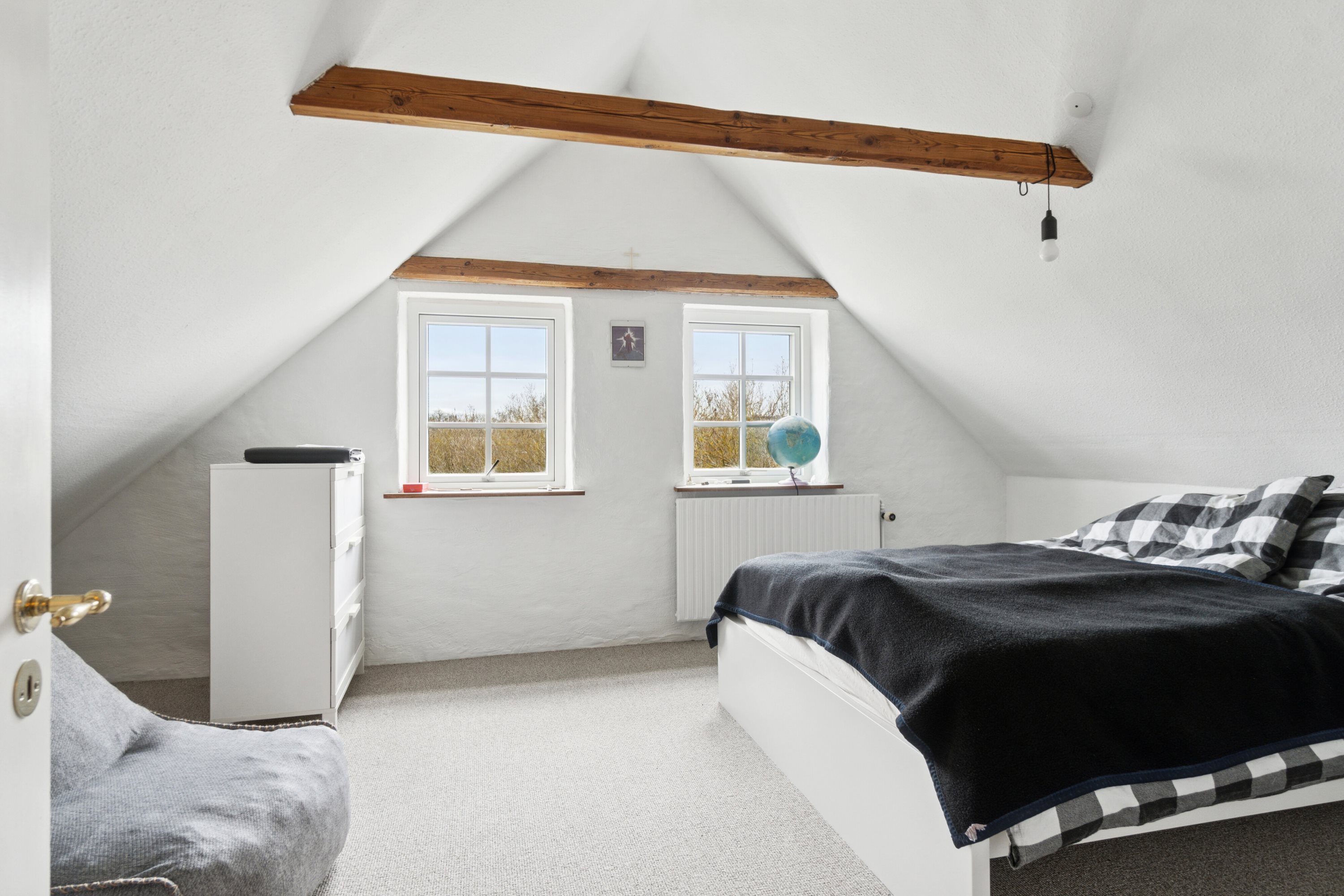 Fremhævet soveværelse billede i fuldskærmstilstand. Billede af Tåstrupvej 117, 8462 Harlev J