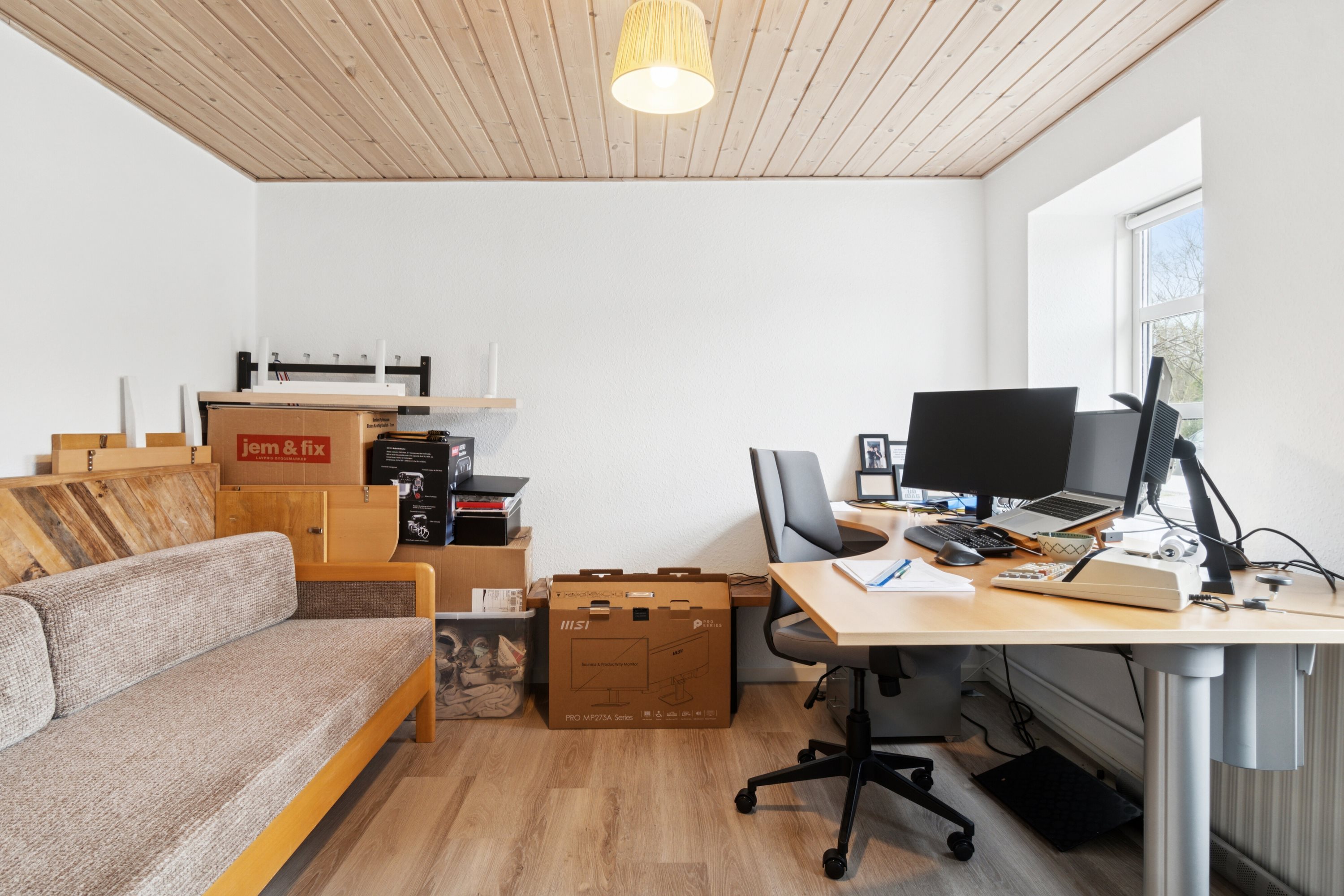 Fremhævet arbejdsværelse billede i fuldskærmstilstand. Billede af Tåstrupvej 117, 8462 Harlev J