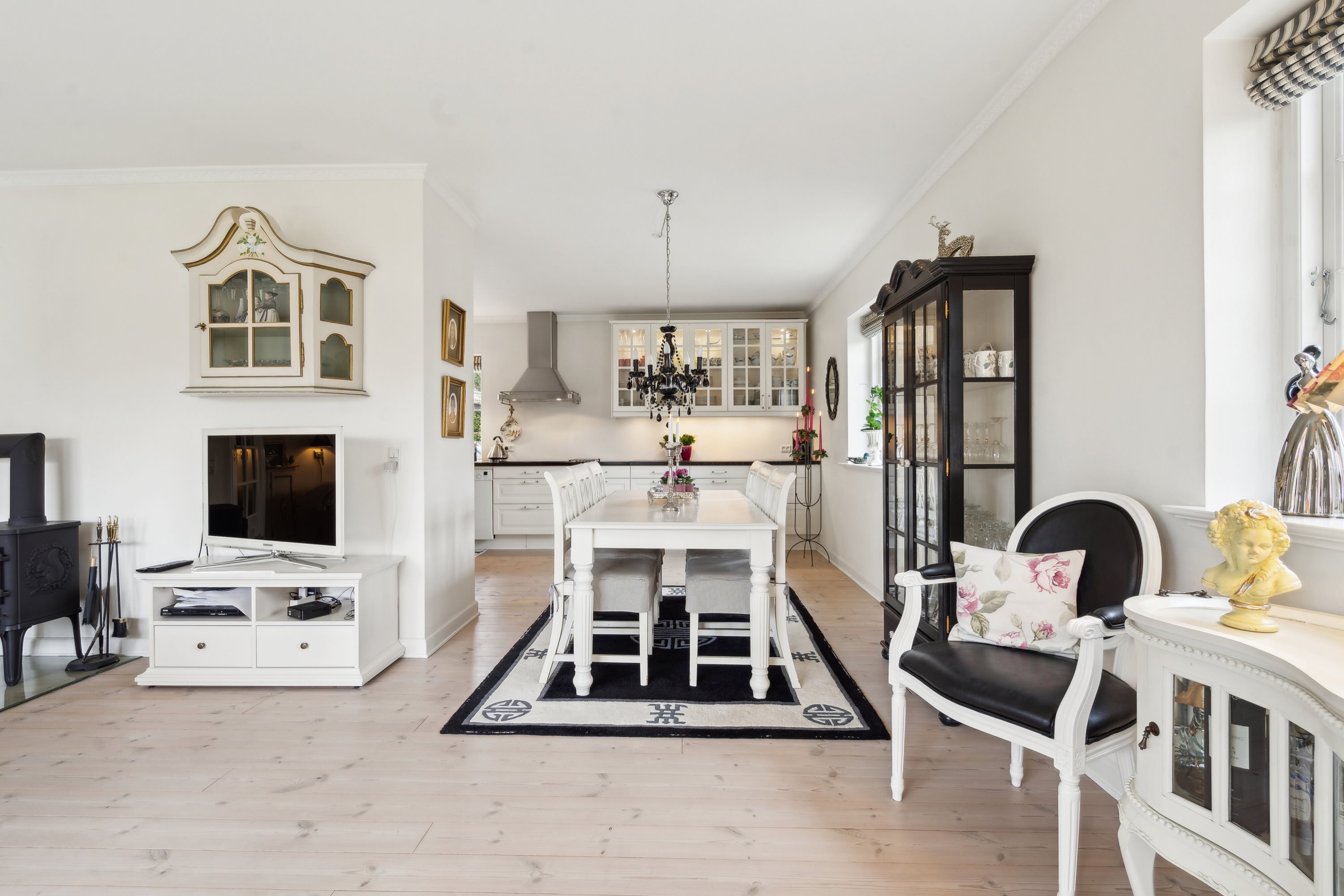 Fremhævet spiseplads billede i fuldskærmstilstand. Billede af Sdr. Højrupvejen 20, Sønder Højrup, 5750 Ringe