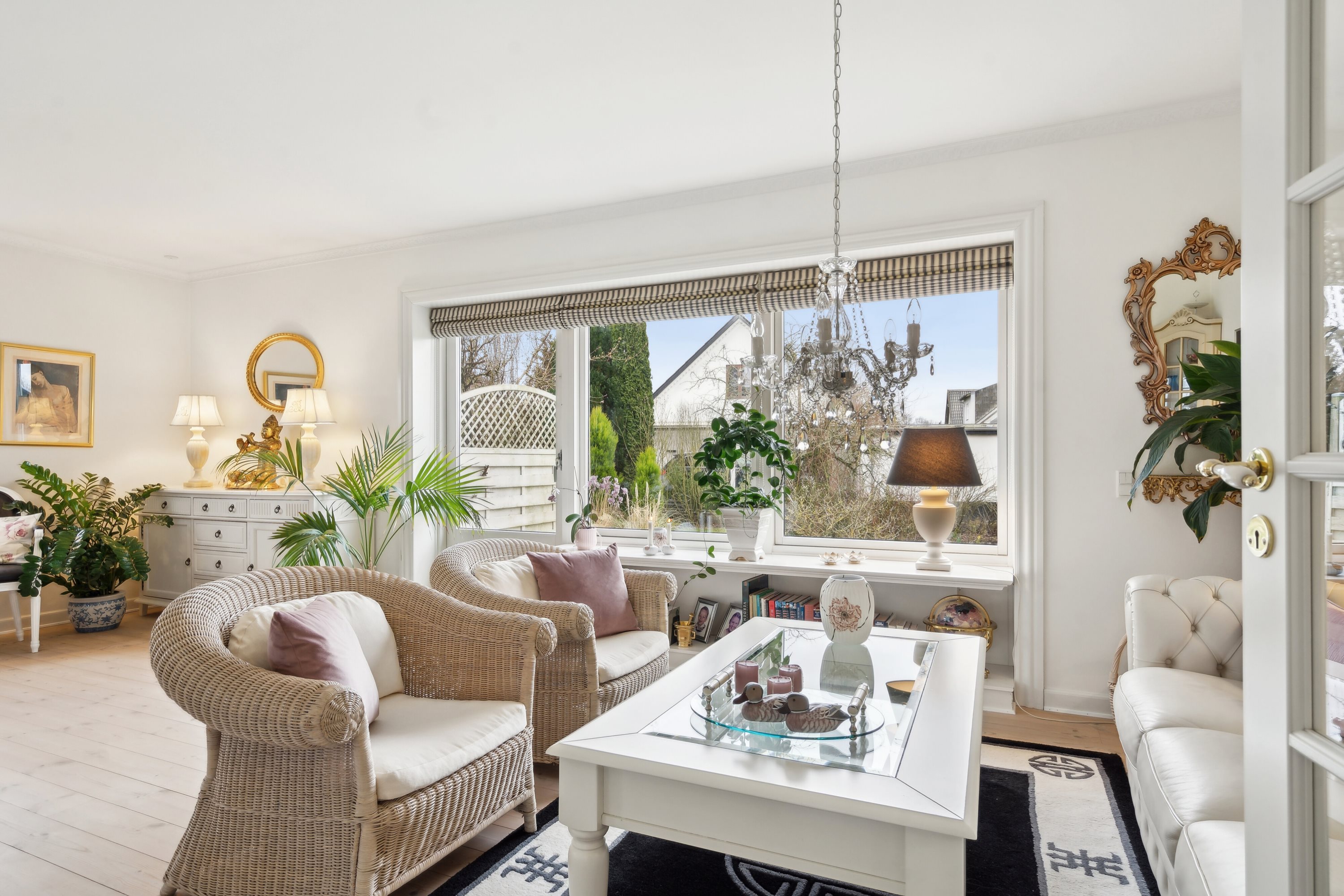 Fremhævet stue billede i fuldskærmstilstand. Billede af Sdr. Højrupvejen 20, Sønder Højrup, 5750 Ringe