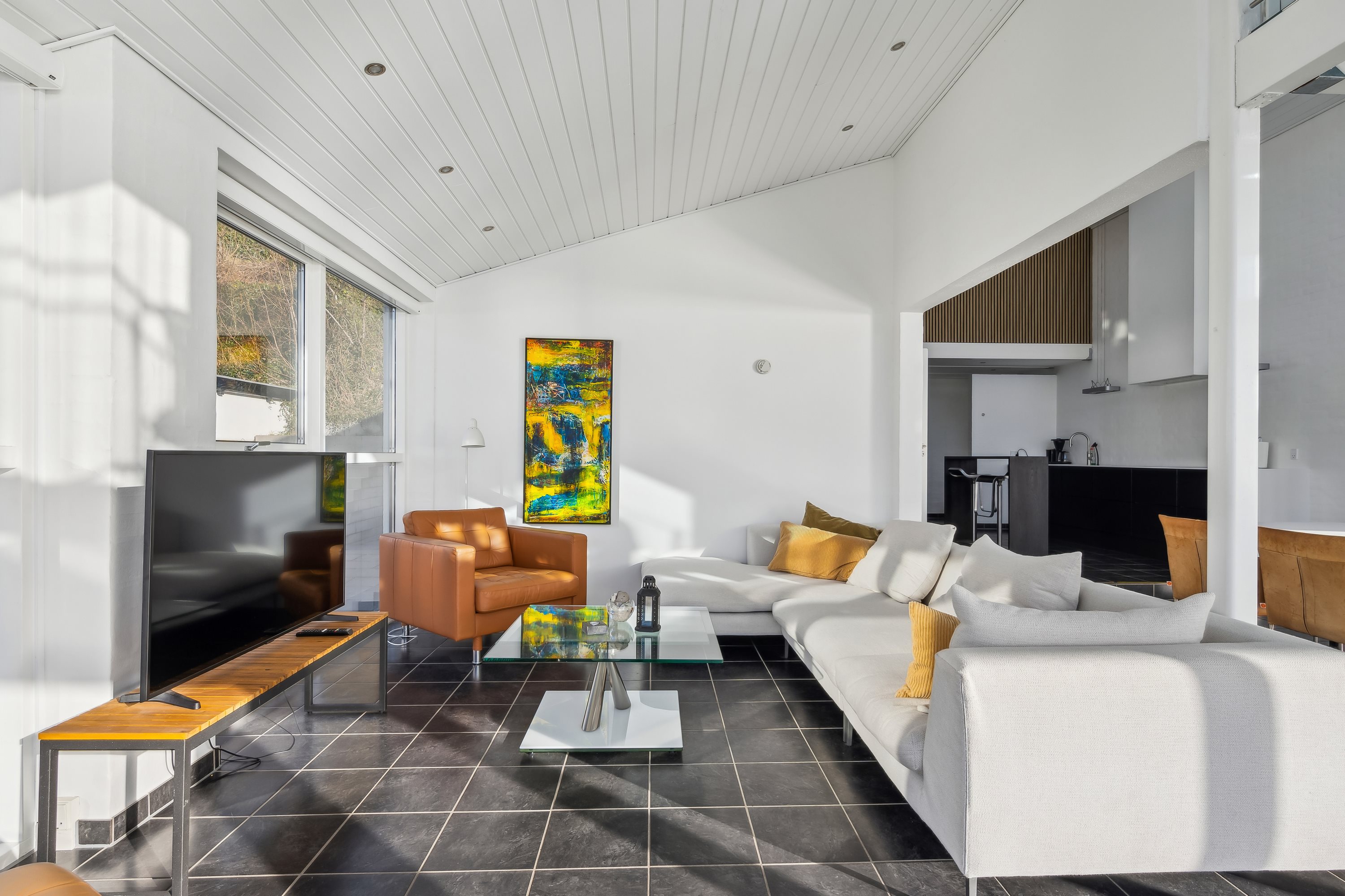 Fremhævet stue billede i fuldskærmstilstand. Billede af Havbakkevej 73, 8250 Egå