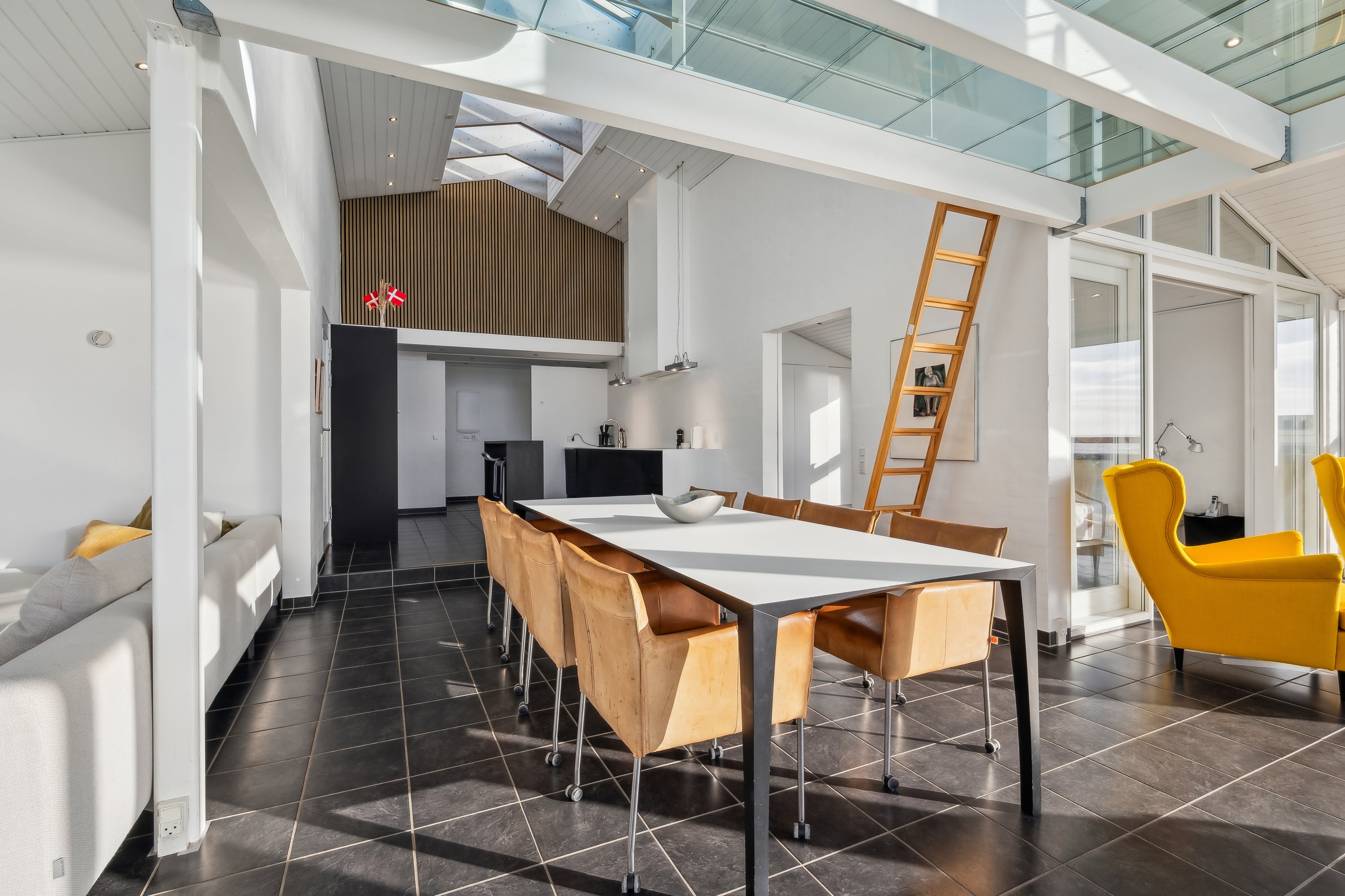 Fremhævet stue billede i fuldskærmstilstand. Billede af Havbakkevej 73, 8250 Egå