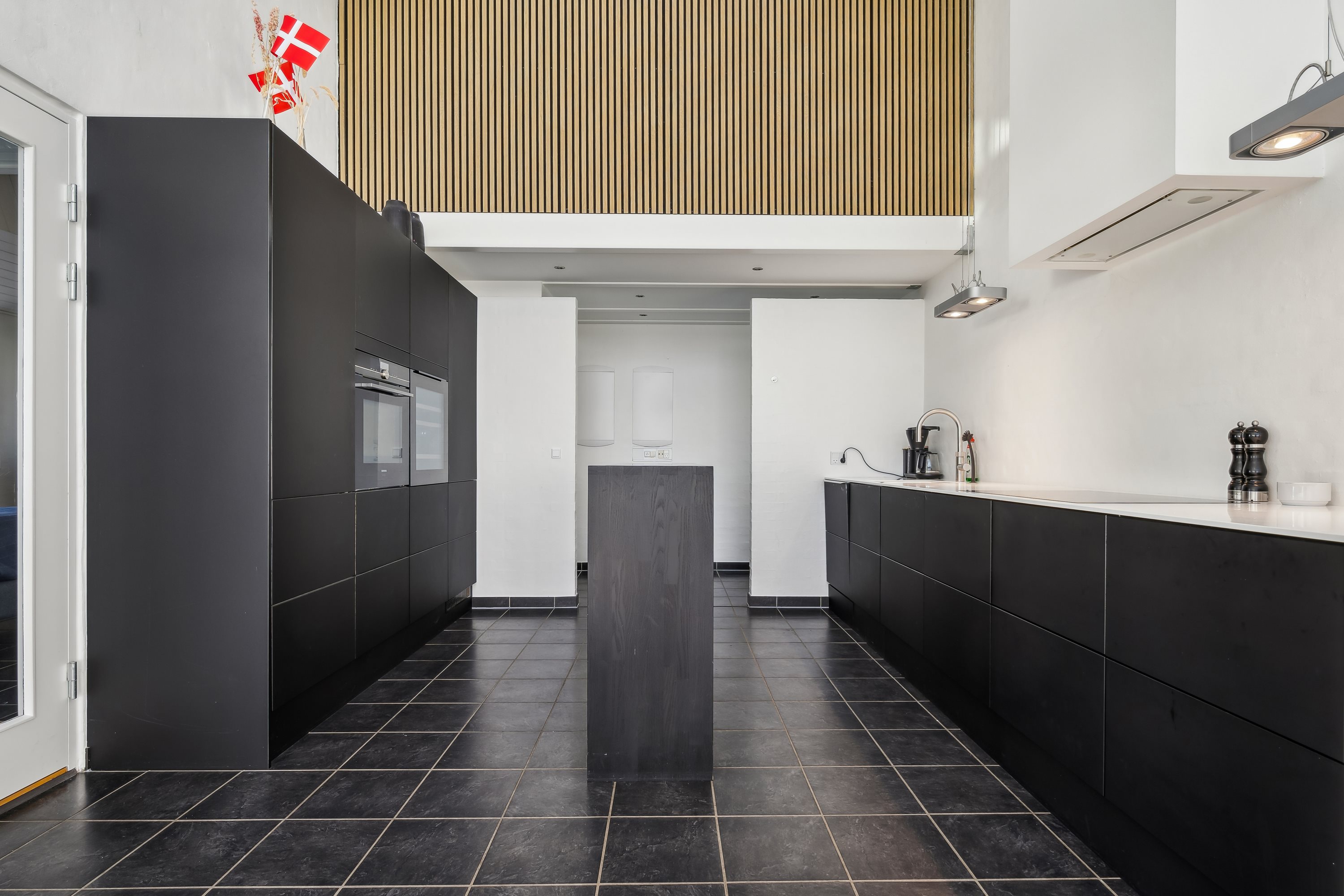 Fremhævet køkken billede i fuldskærmstilstand. Billede af Havbakkevej 73, 8250 Egå