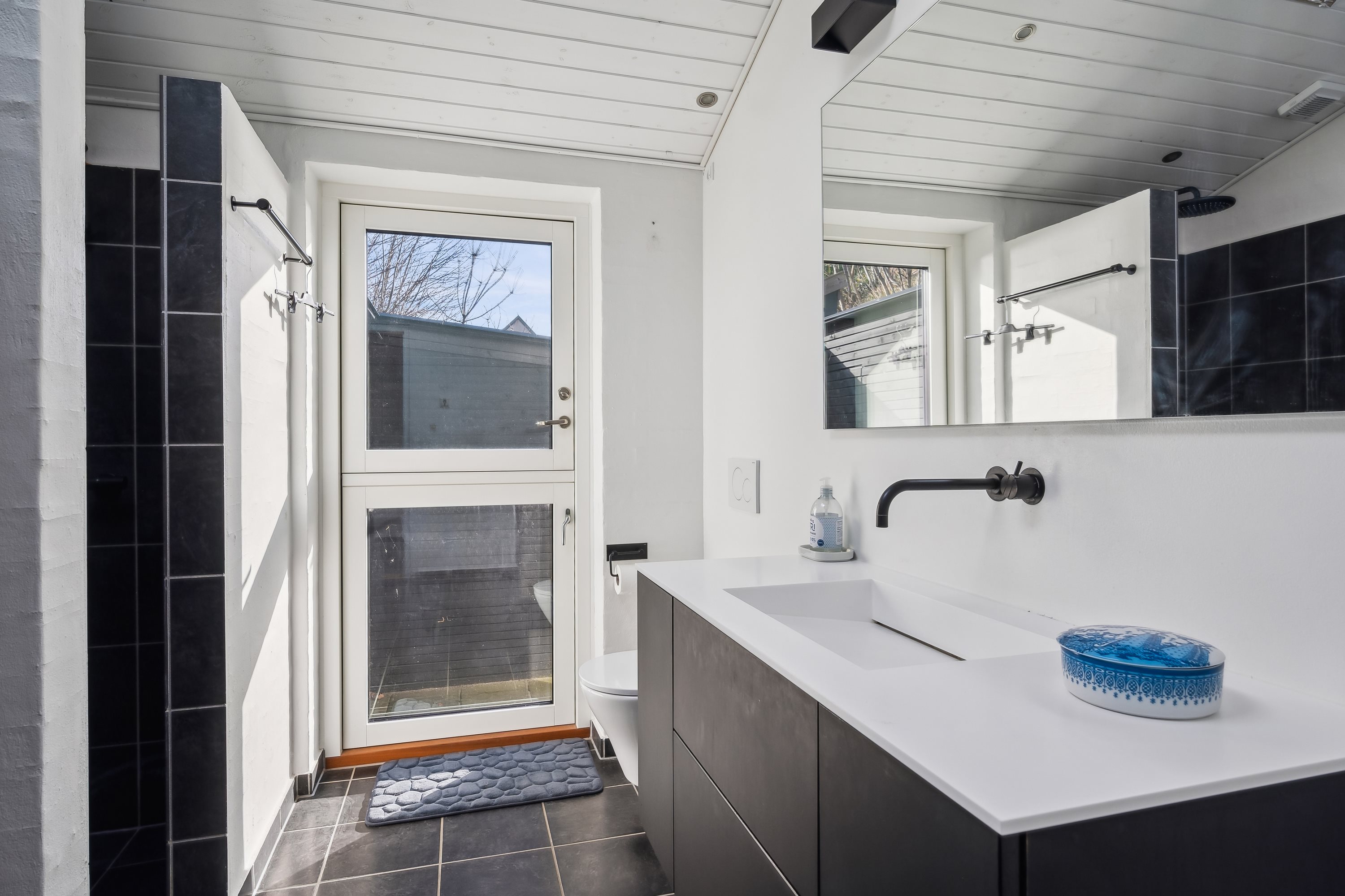 Fremhævet badeværelse billede i fuldskærmstilstand. Billede af Havbakkevej 73, 8250 Egå