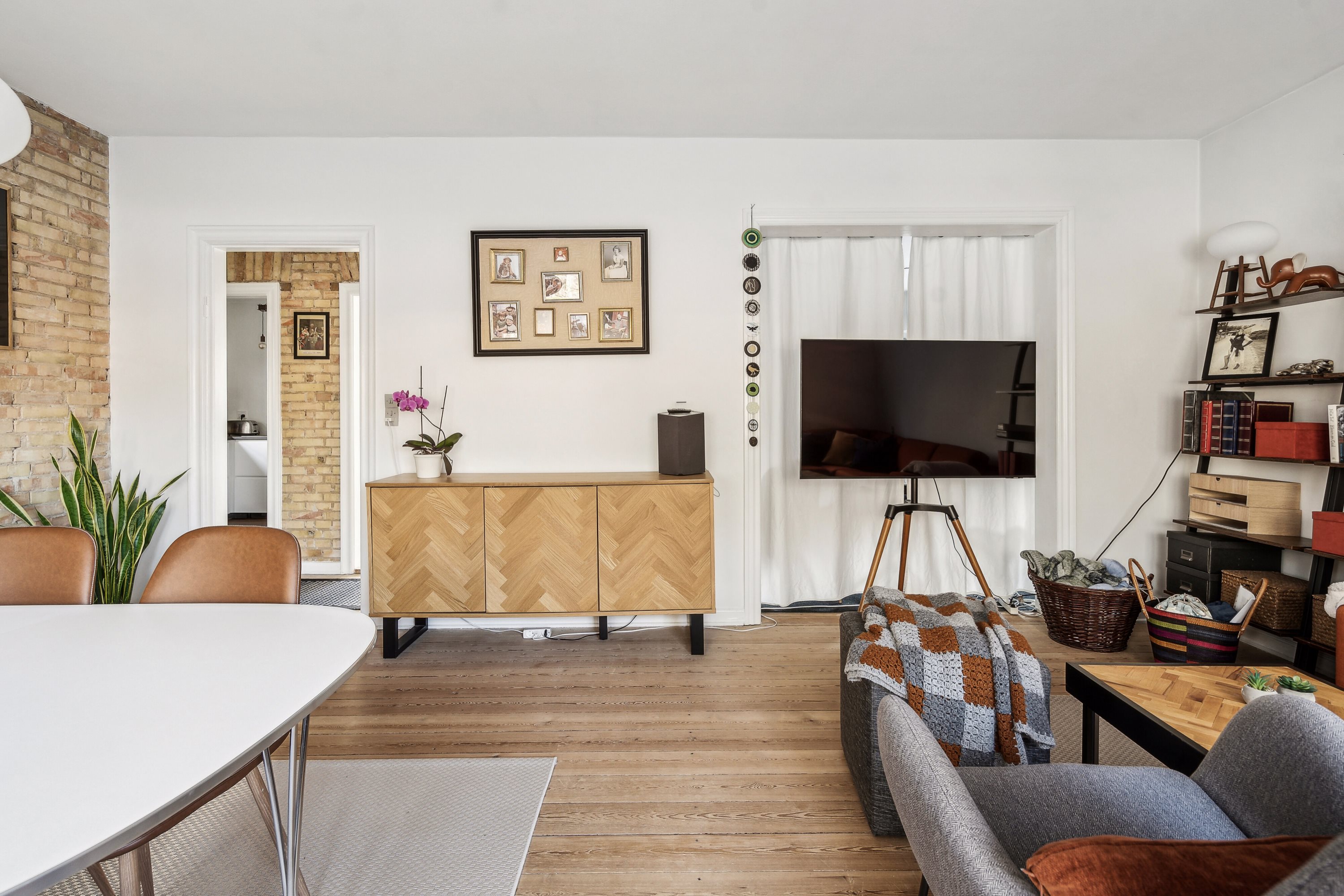 Fremhævet spisestue billede i fuldskærmstilstand. Billede af Åløkke Allé 51, st.., 5000 Odense C