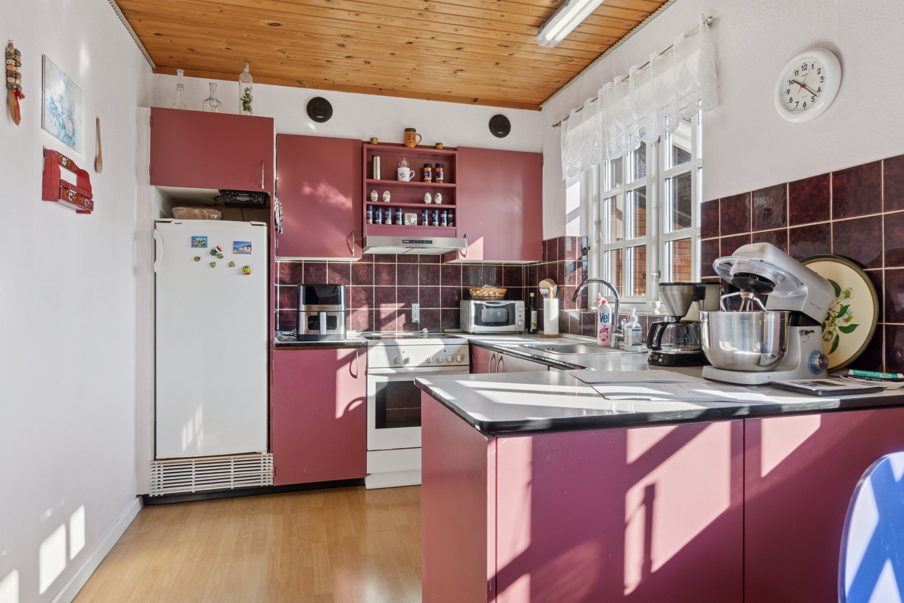 Fremhævet køkken billede i fuldskærmstilstand. Billede af Svanholmvej 3, Agger, 7770 Vestervig