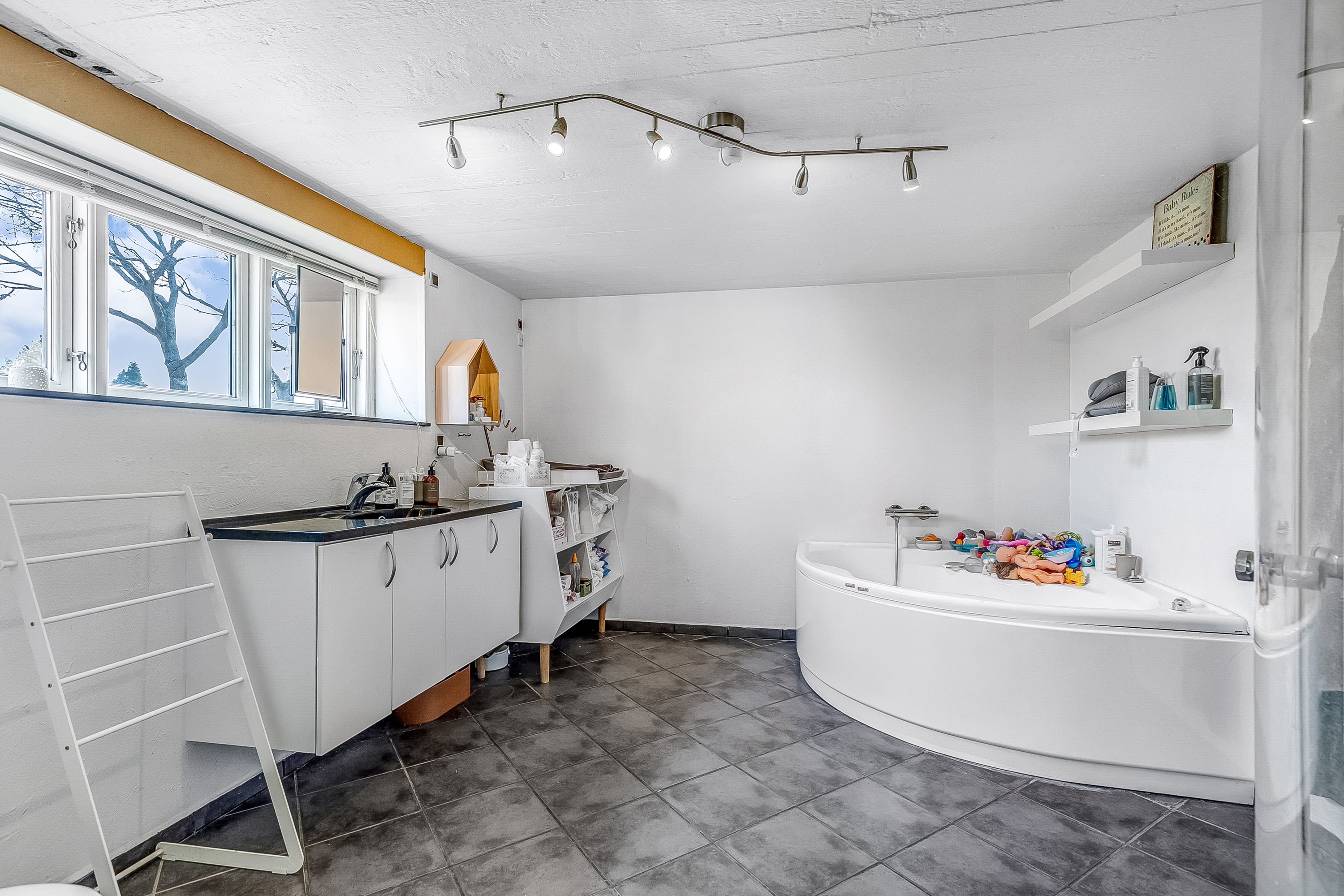 Fremhævet badeværelse billede i fuldskærmstilstand. Billede af Valmuevej 33, 6000 Kolding