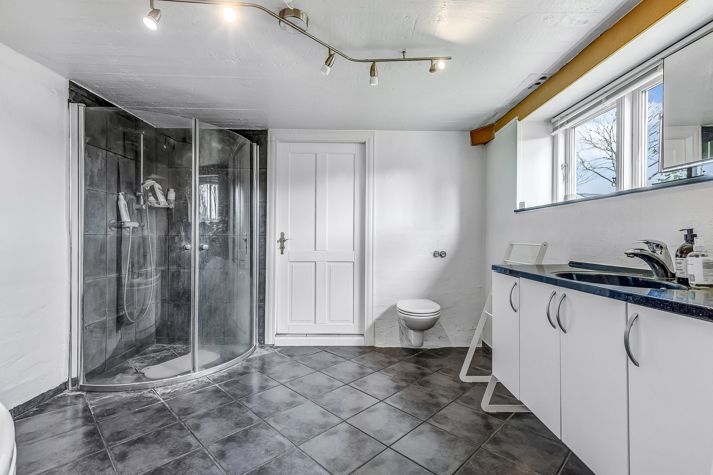 Fremhævet badeværelse billede i fuldskærmstilstand. Billede af Valmuevej 33, 6000 Kolding