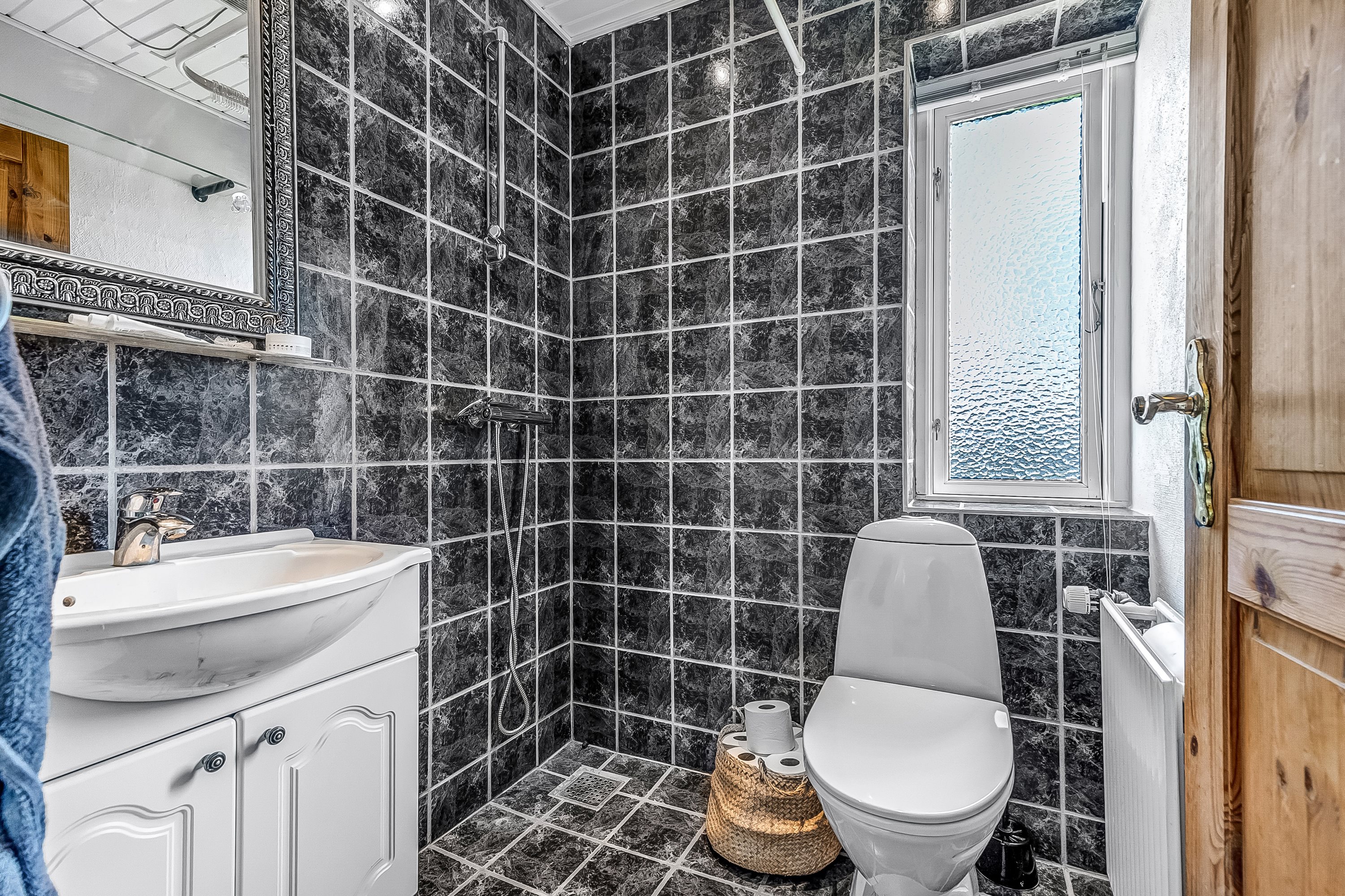 Fremhævet badeværelse billede i fuldskærmstilstand. Billede af Valmuevej 33, 6000 Kolding