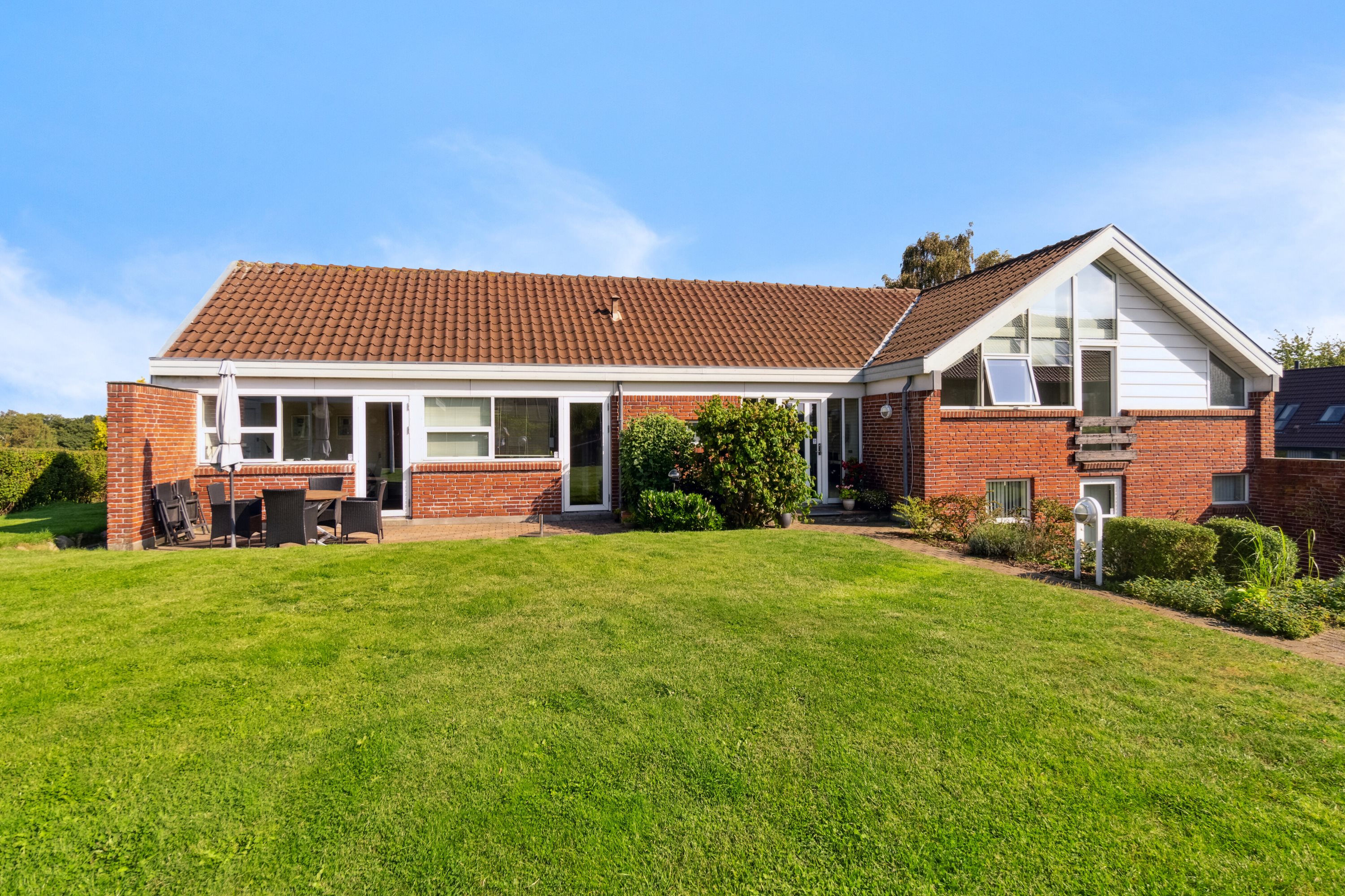 Fremhævet set fra haven billede i fuldskærmstilstand. Billede af Katterhøjvej 9, Skåde, 8270 Højbjerg