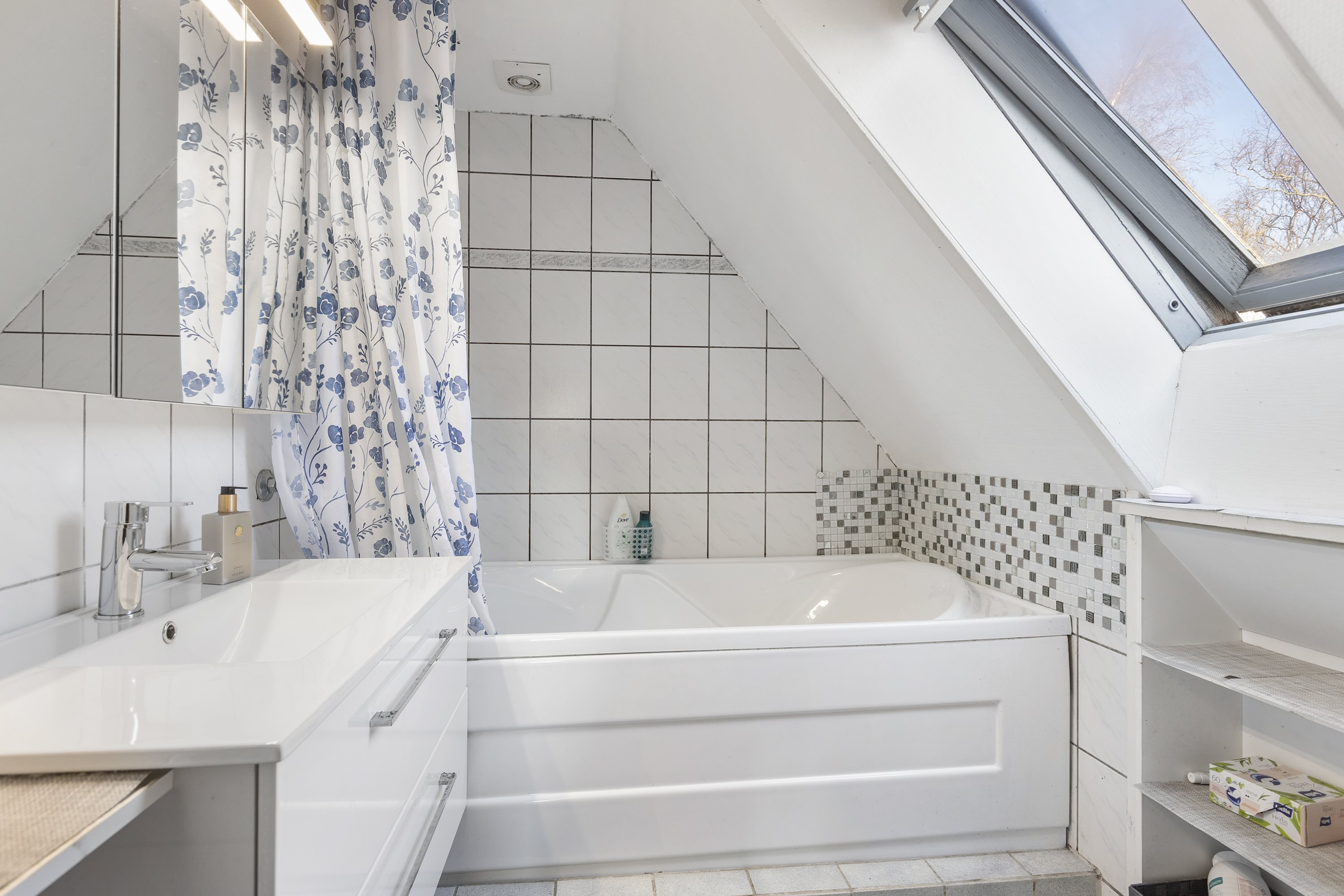 Fremhævet badeværelse billede i fuldskærmstilstand. Billede af Hørmestedvej 325, Hørmested, 9870 Sindal