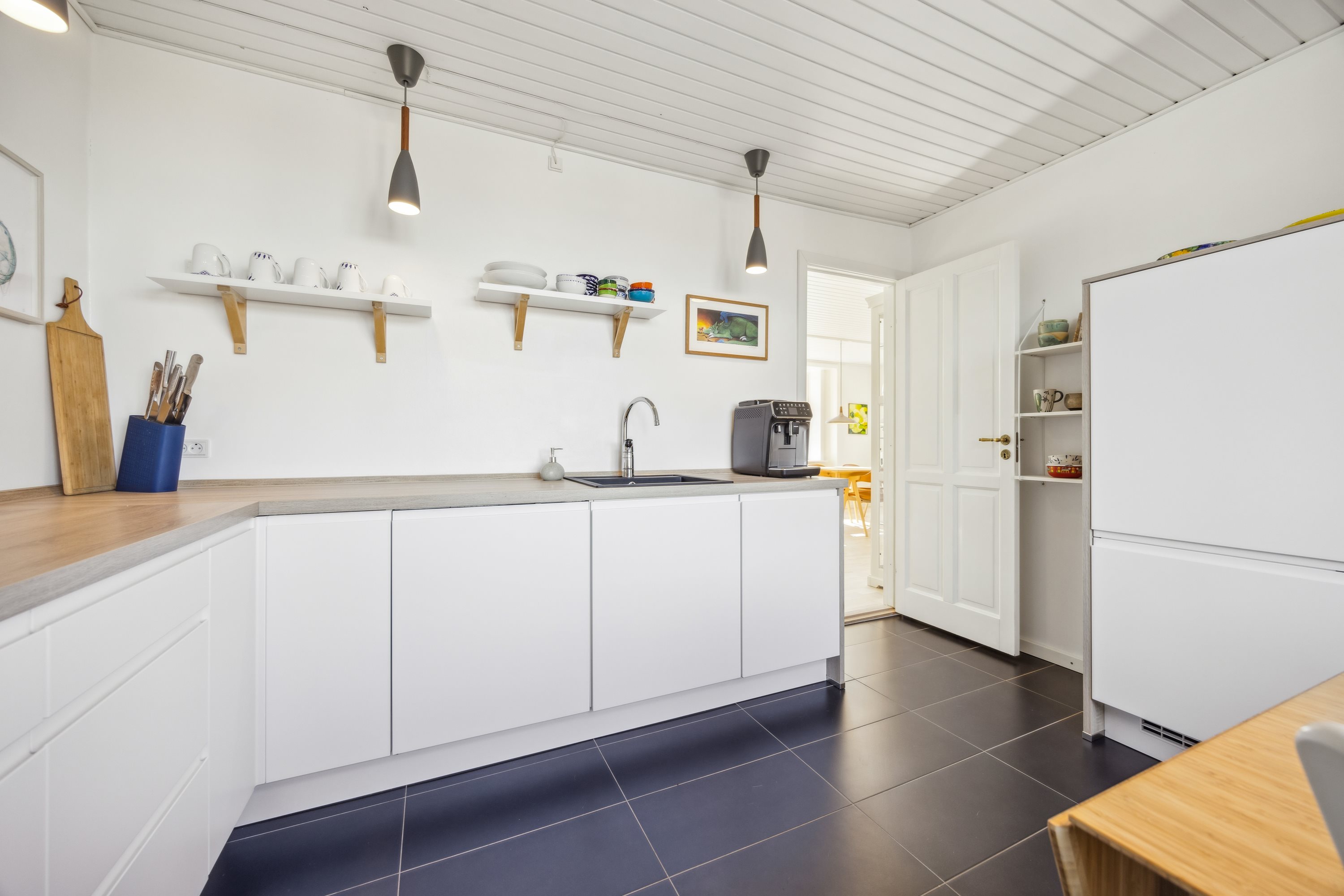 Fremhævet køkken billede i fuldskærmstilstand. Billede af Toftevej 46, 9400 Nørresundby