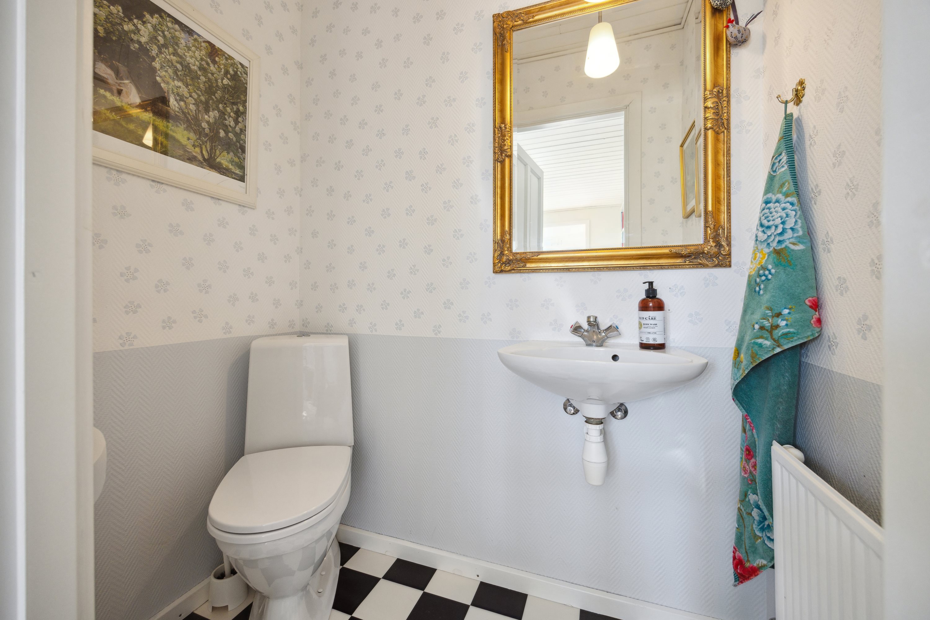 Fremhævet badeværelse billede i fuldskærmstilstand. Billede af Toftevej 46, 9400 Nørresundby