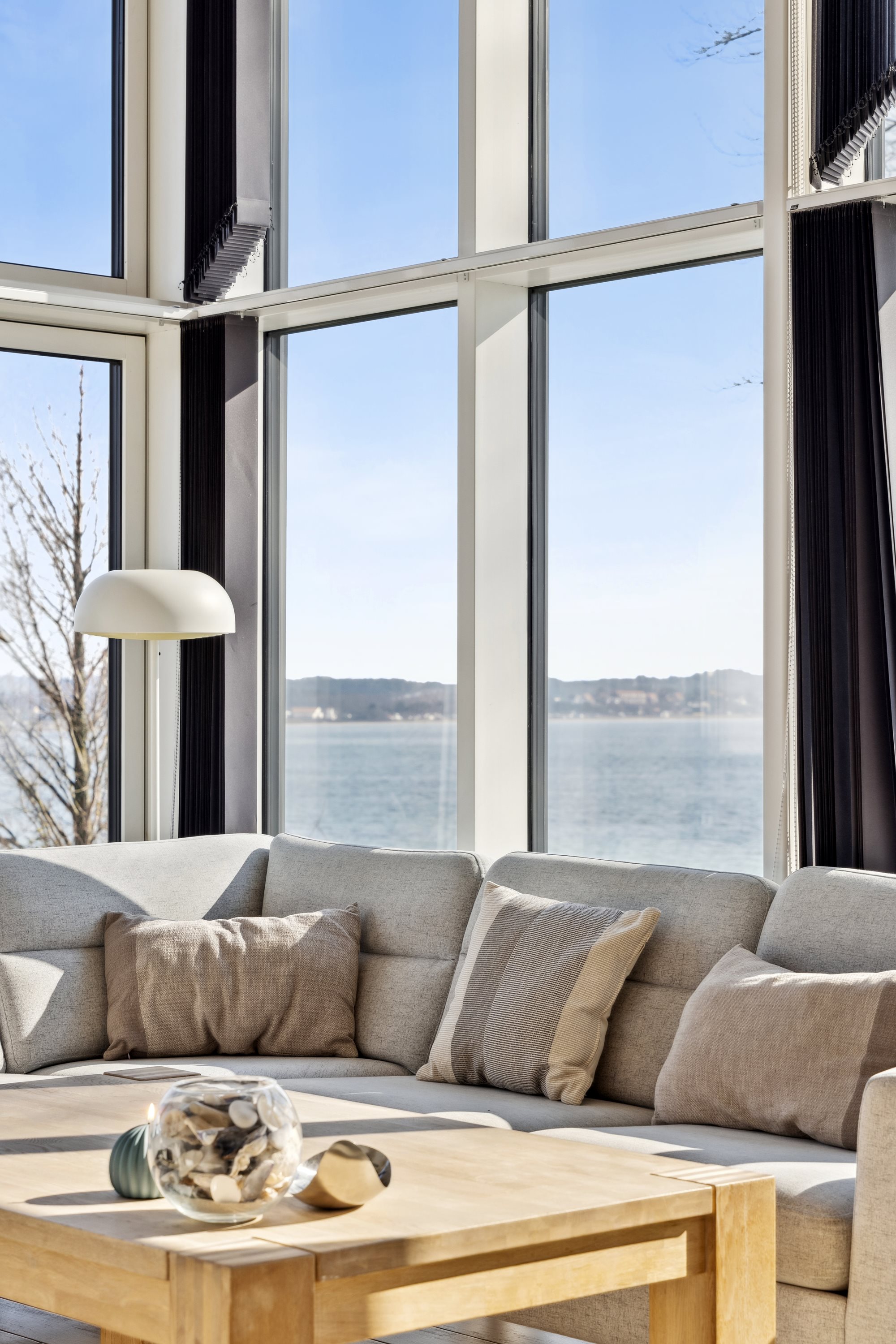 Fremhævet stue billede i fuldskærmstilstand. Billede af Makrelvej 9, Egsmark Strand, 8400 Ebeltoft