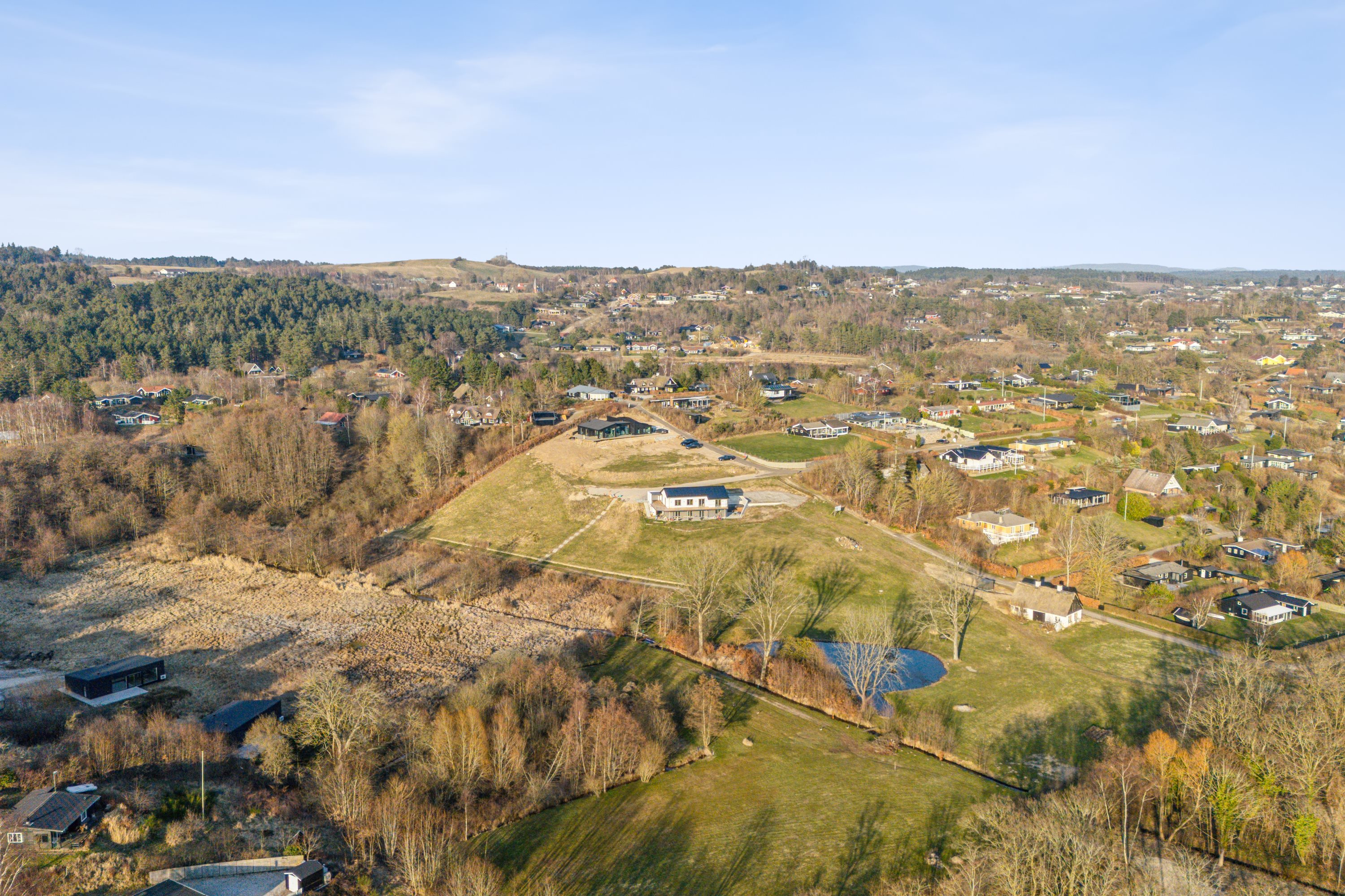 Fremhævet luftfoto billede i fuldskærmstilstand. Billede af Stambækvej 7, Lyngsbæk Strand, 8400 Ebeltoft